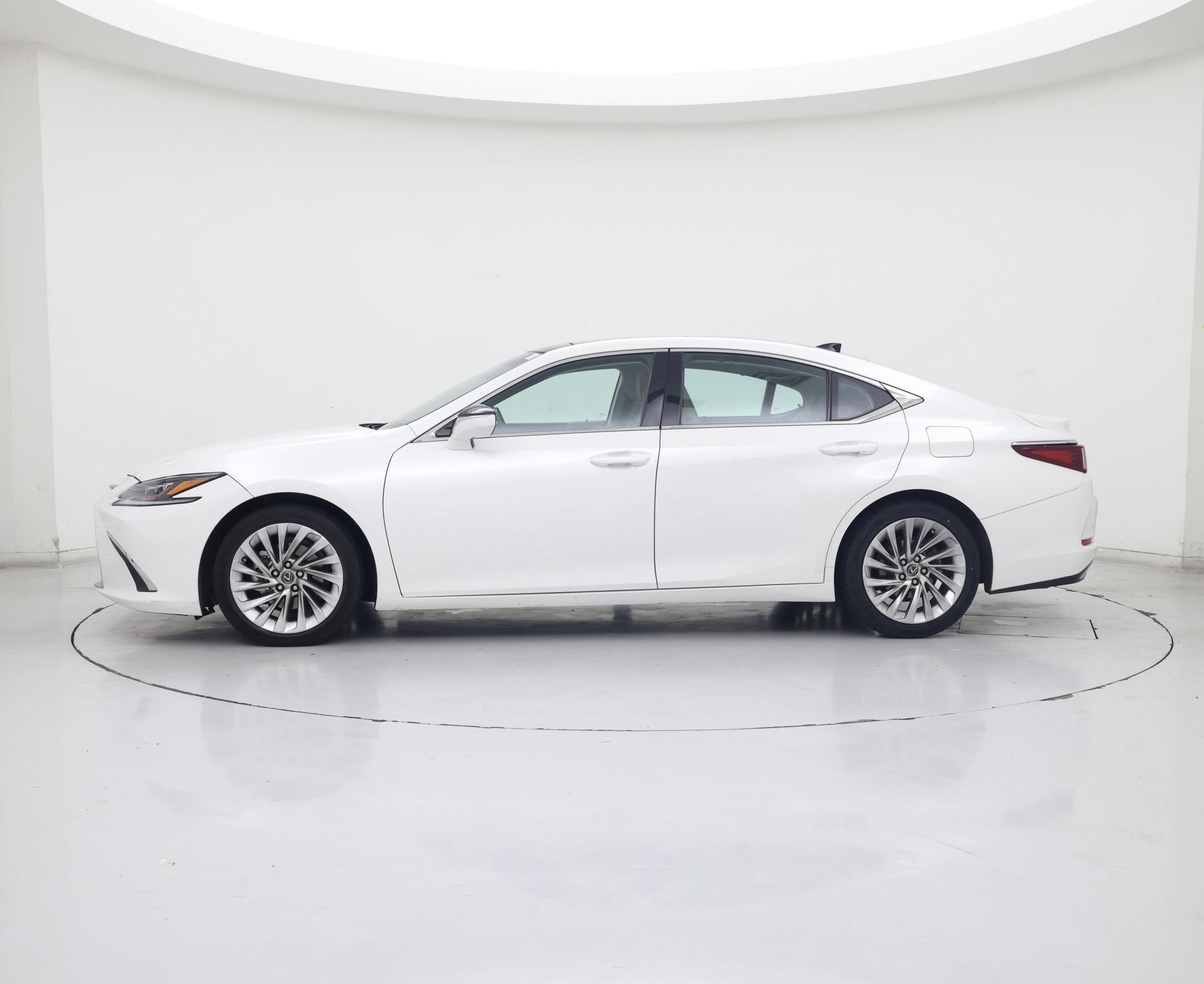 Thumbnail: 2019 Lexus ES - 3