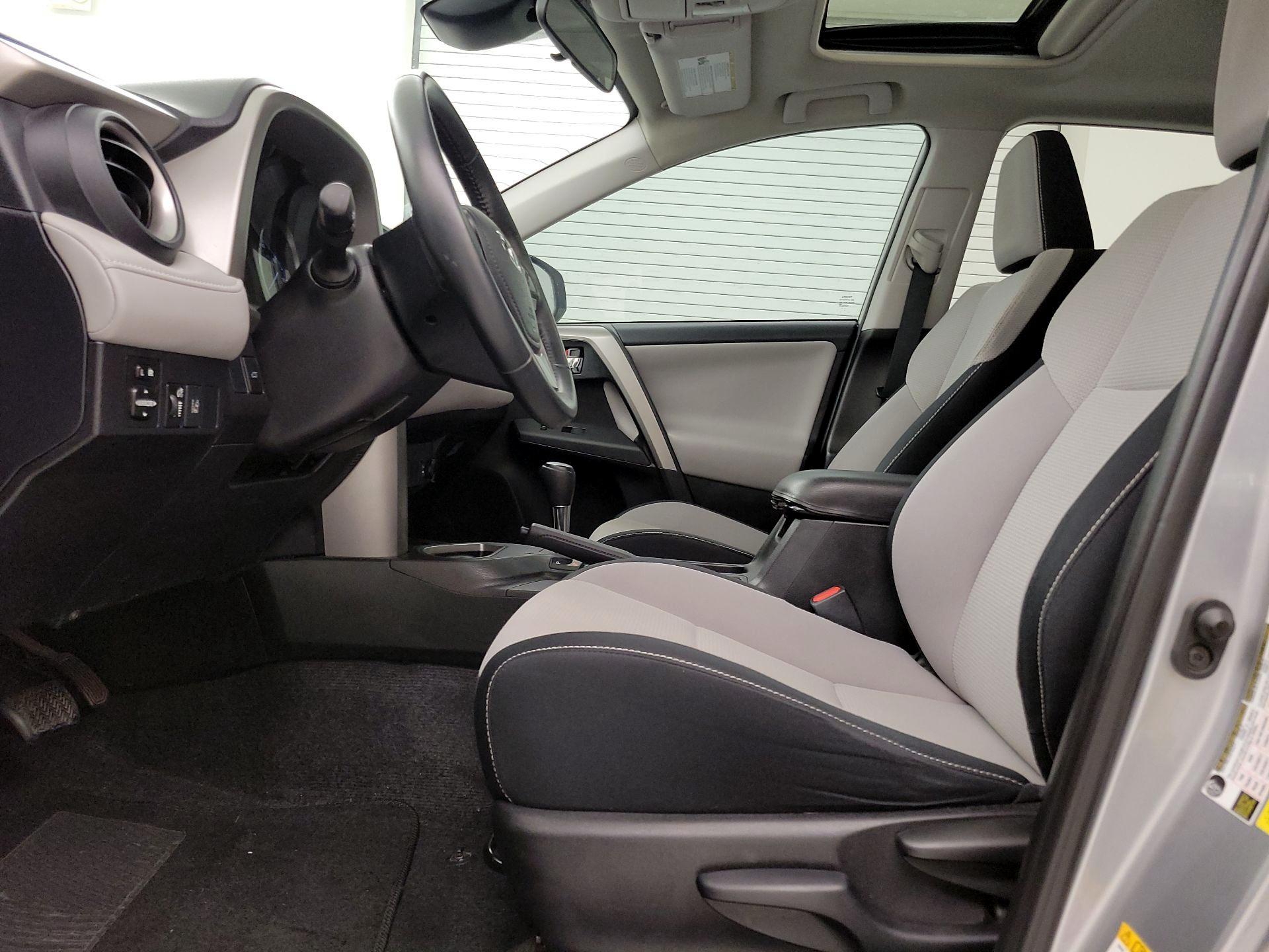 Thumbnail: 2016 Toyota RAV4 - 11