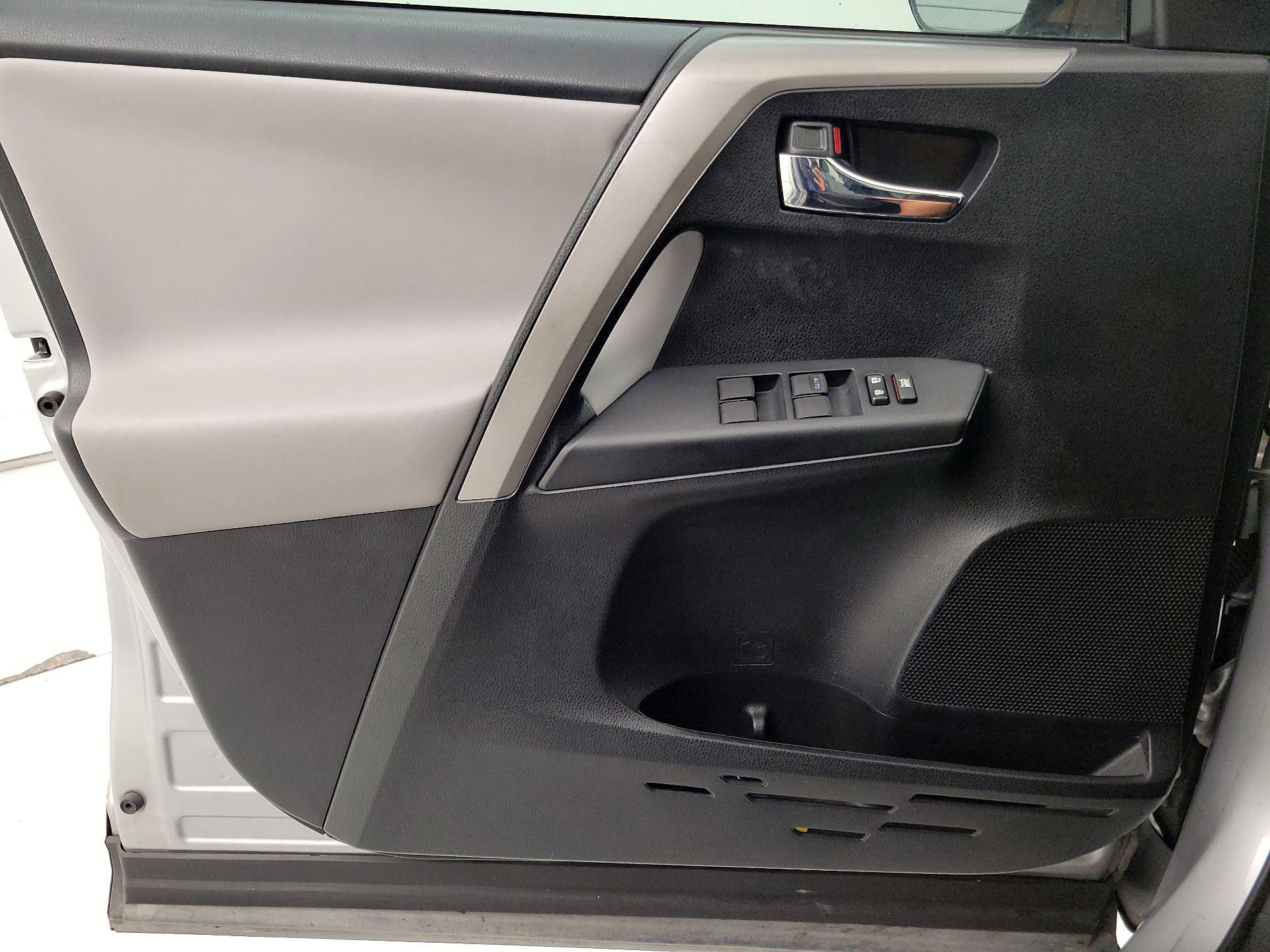 Thumbnail: 2016 Toyota RAV4 - 12