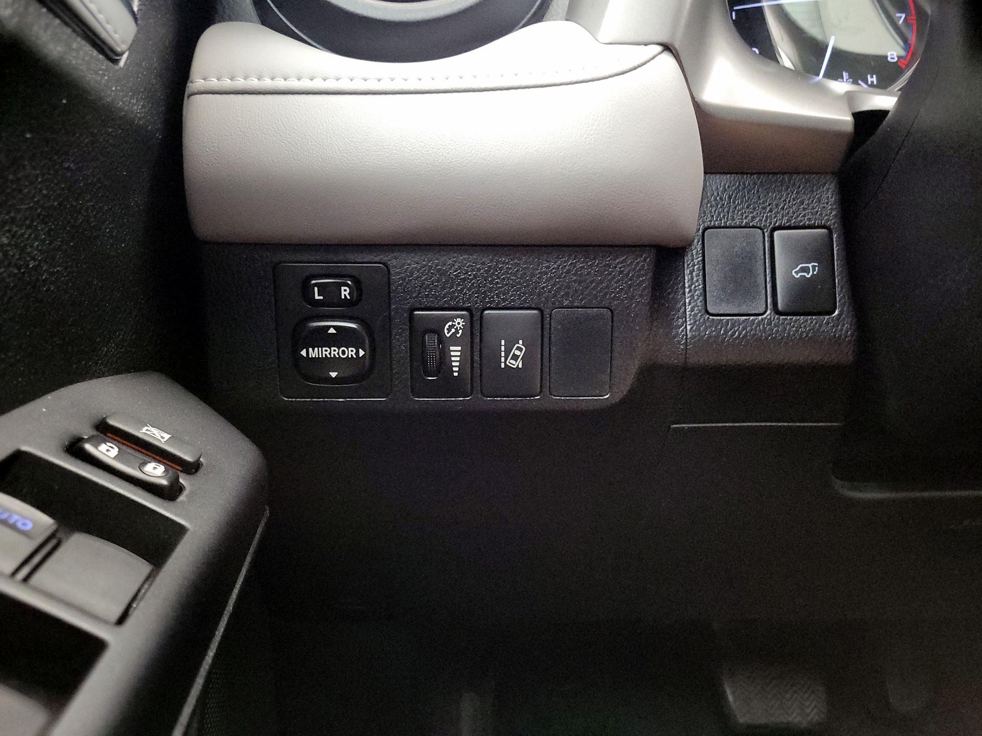 Thumbnail: 2016 Toyota RAV4 - 13