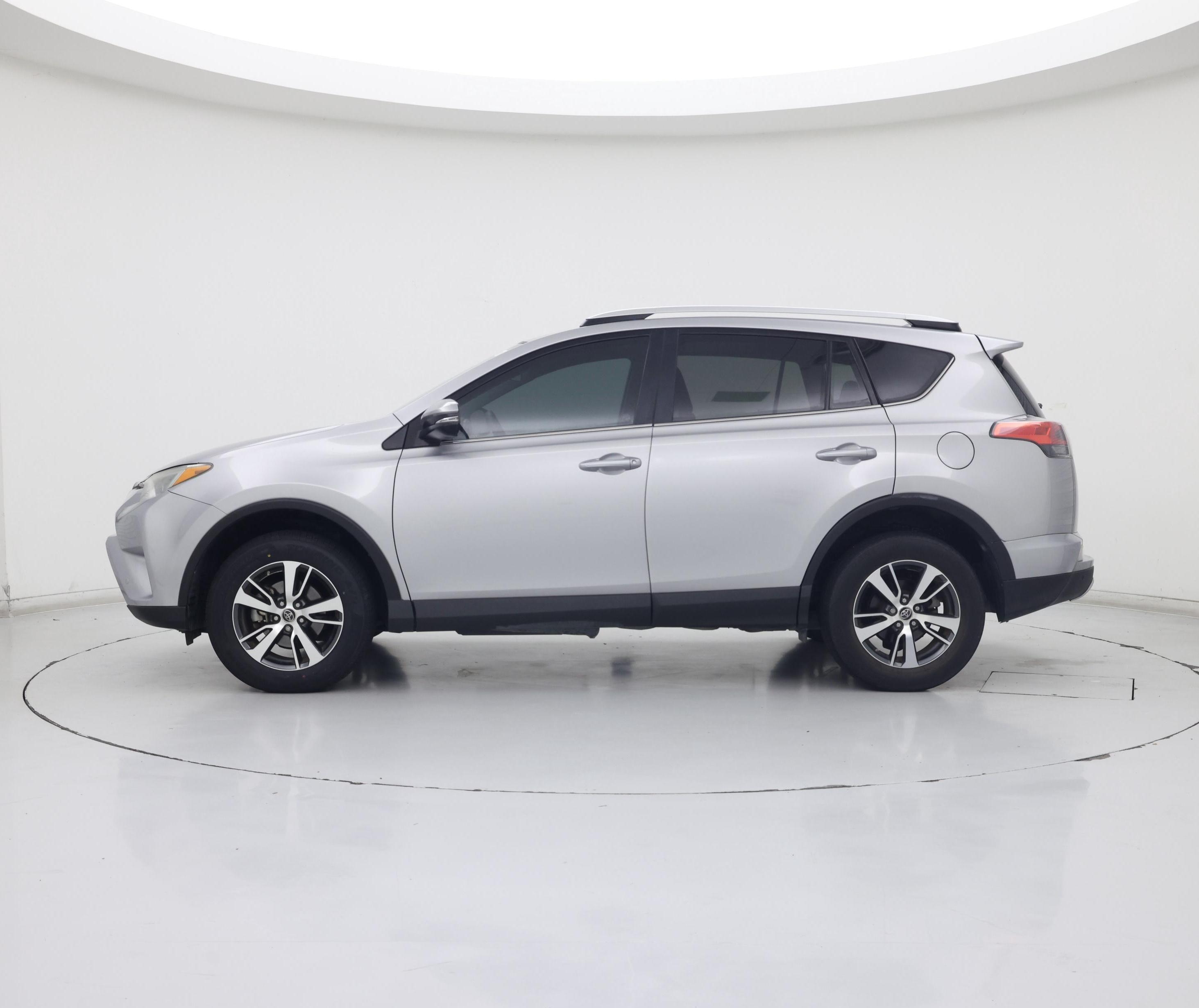 Thumbnail: 2016 Toyota RAV4 - 3