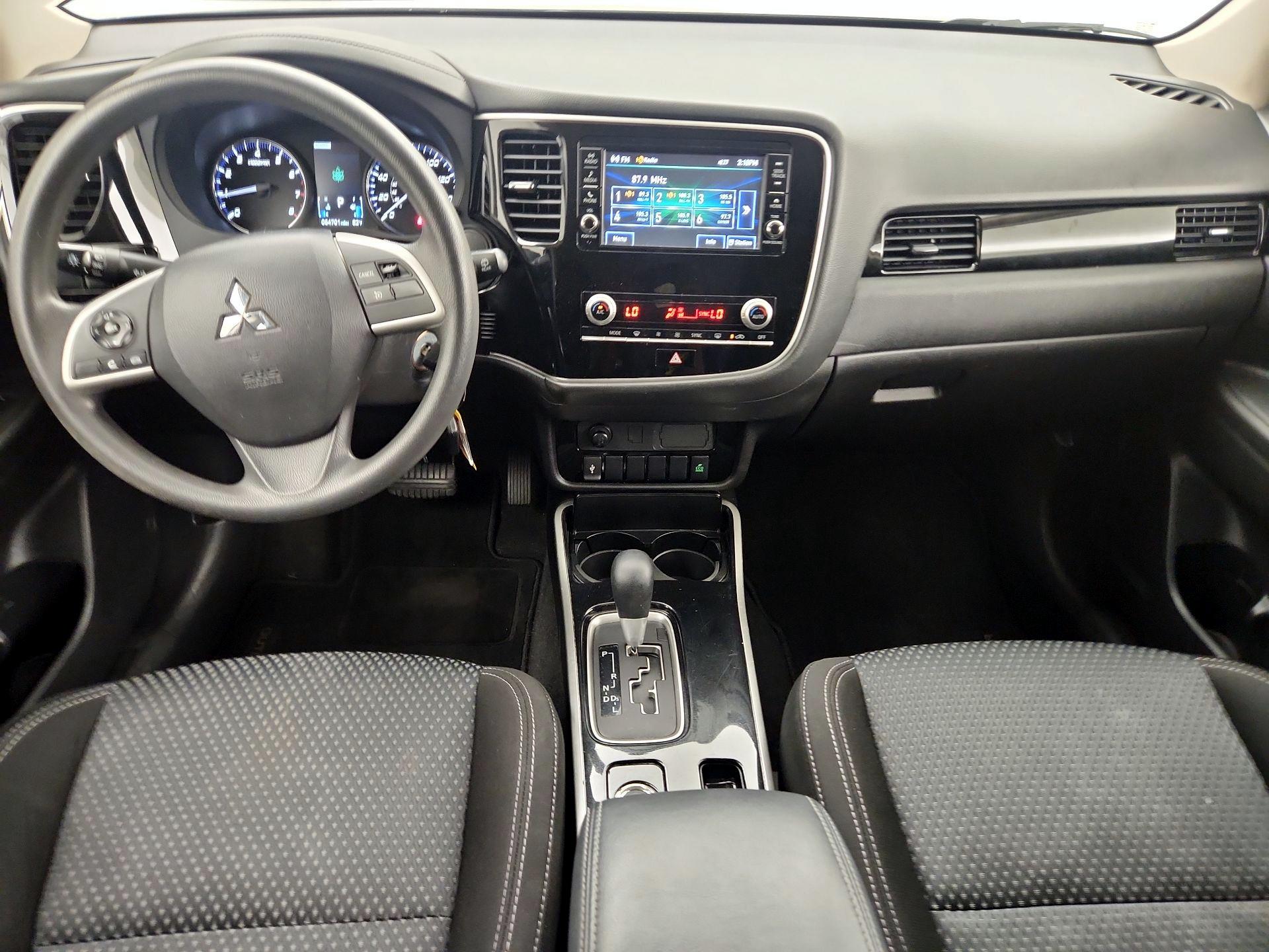 Thumbnail: 2020 Mitsubishi Outlander - 9