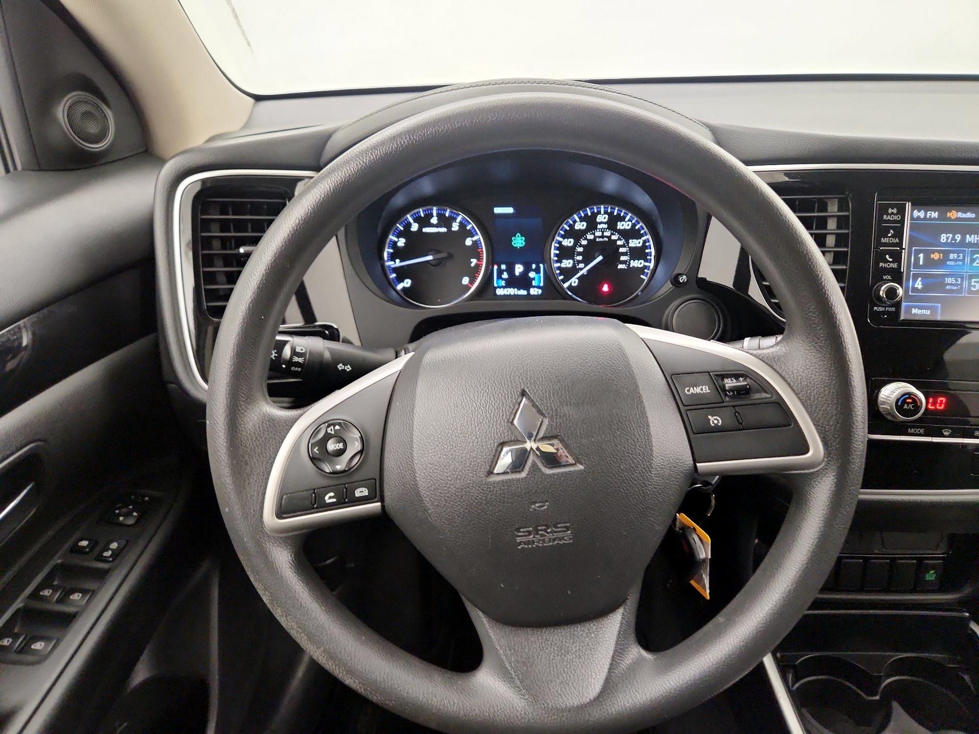 Thumbnail: 2020 Mitsubishi Outlander - 10