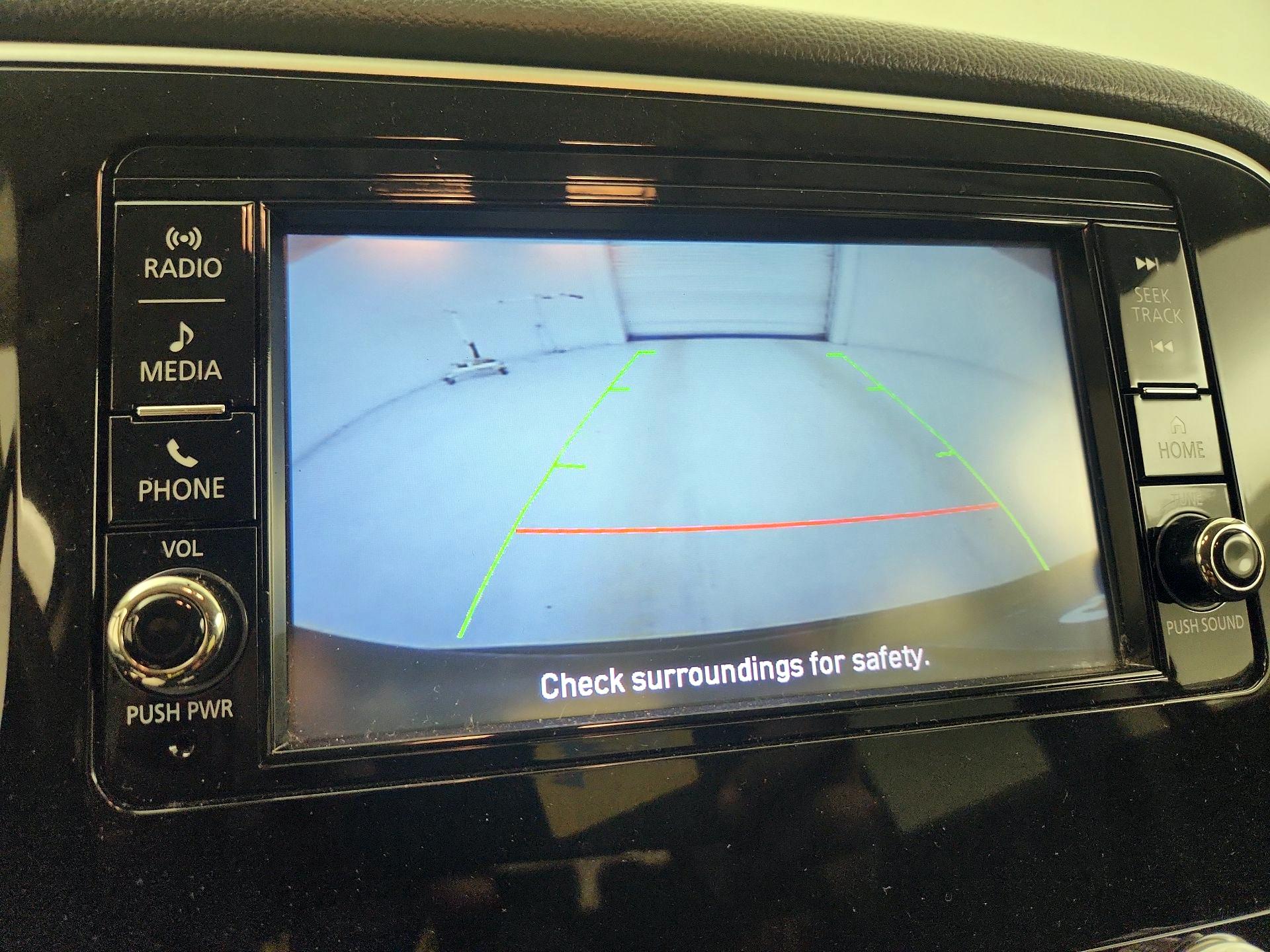 Thumbnail: 2020 Mitsubishi Outlander - 14