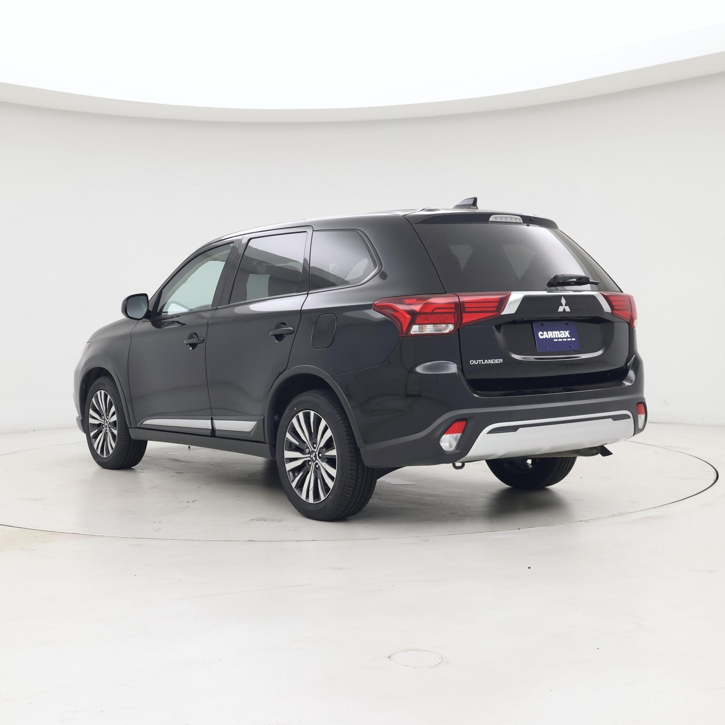 Thumbnail: 2020 Mitsubishi Outlander - 2