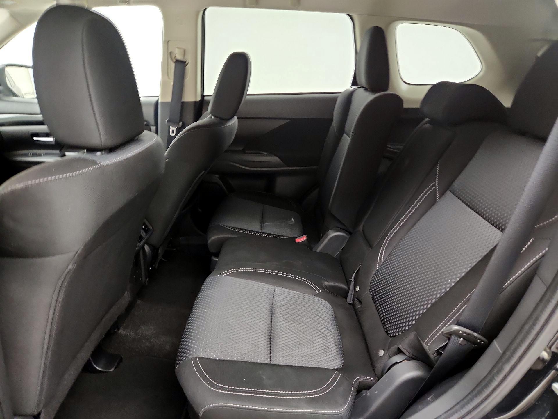 Thumbnail: 2020 Mitsubishi Outlander - 19