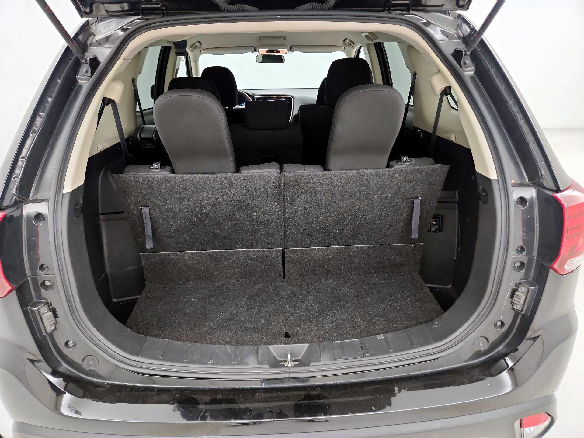 Thumbnail: 2020 Mitsubishi Outlander - 20