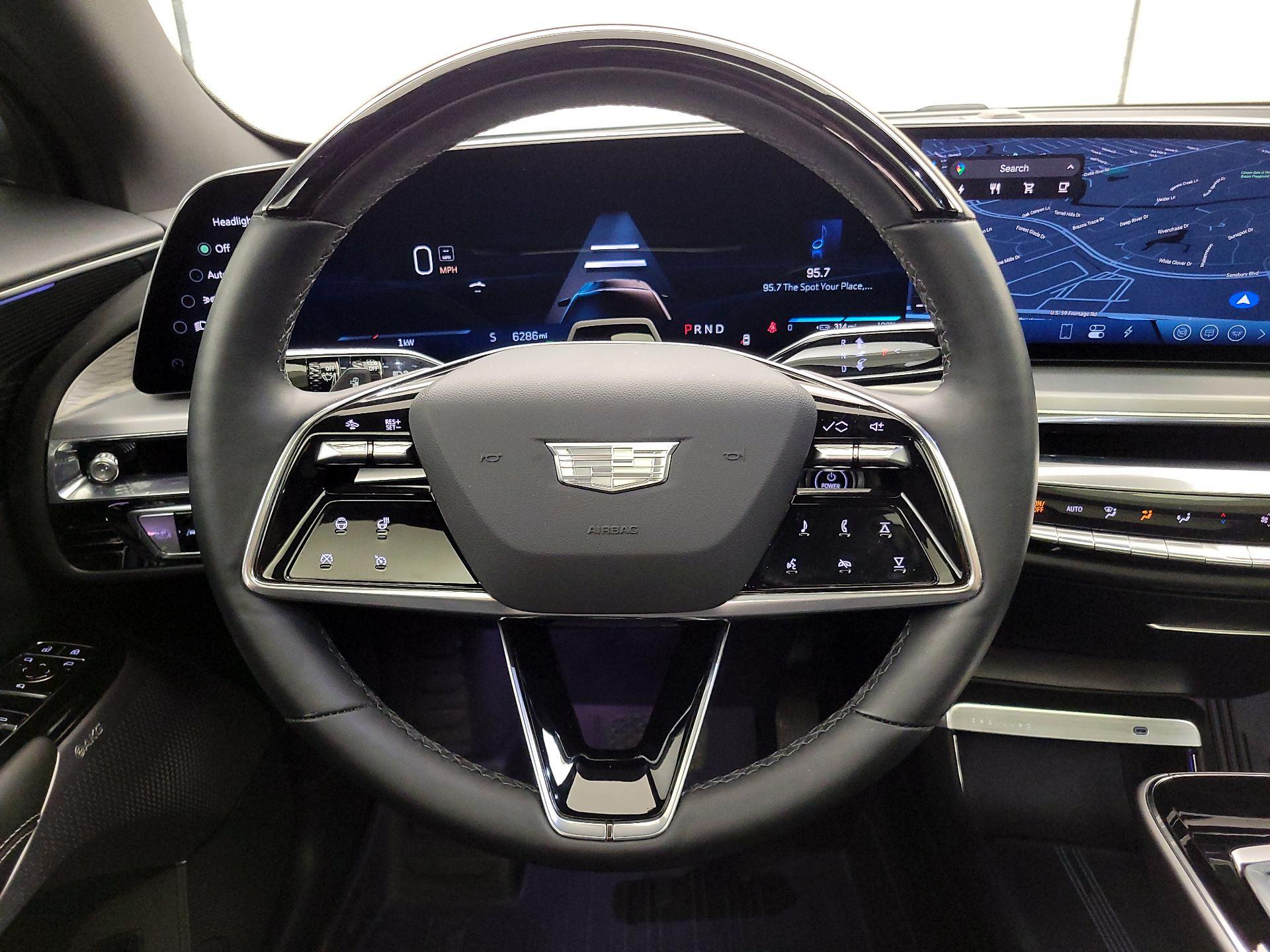 Thumbnail: 2024 Cadillac Lyriq - 10