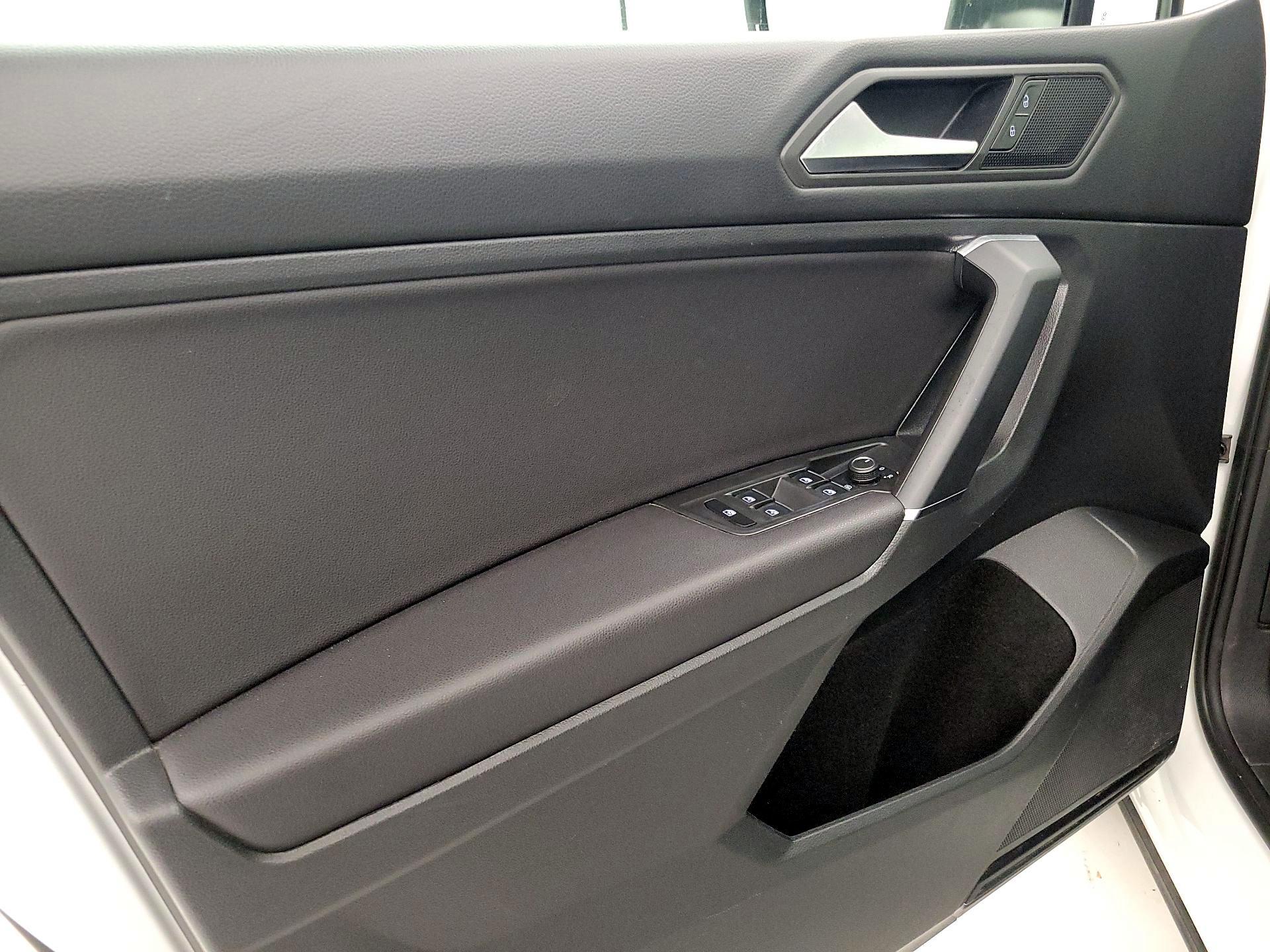 Thumbnail: 2020 Volkswagen Tiguan - 12