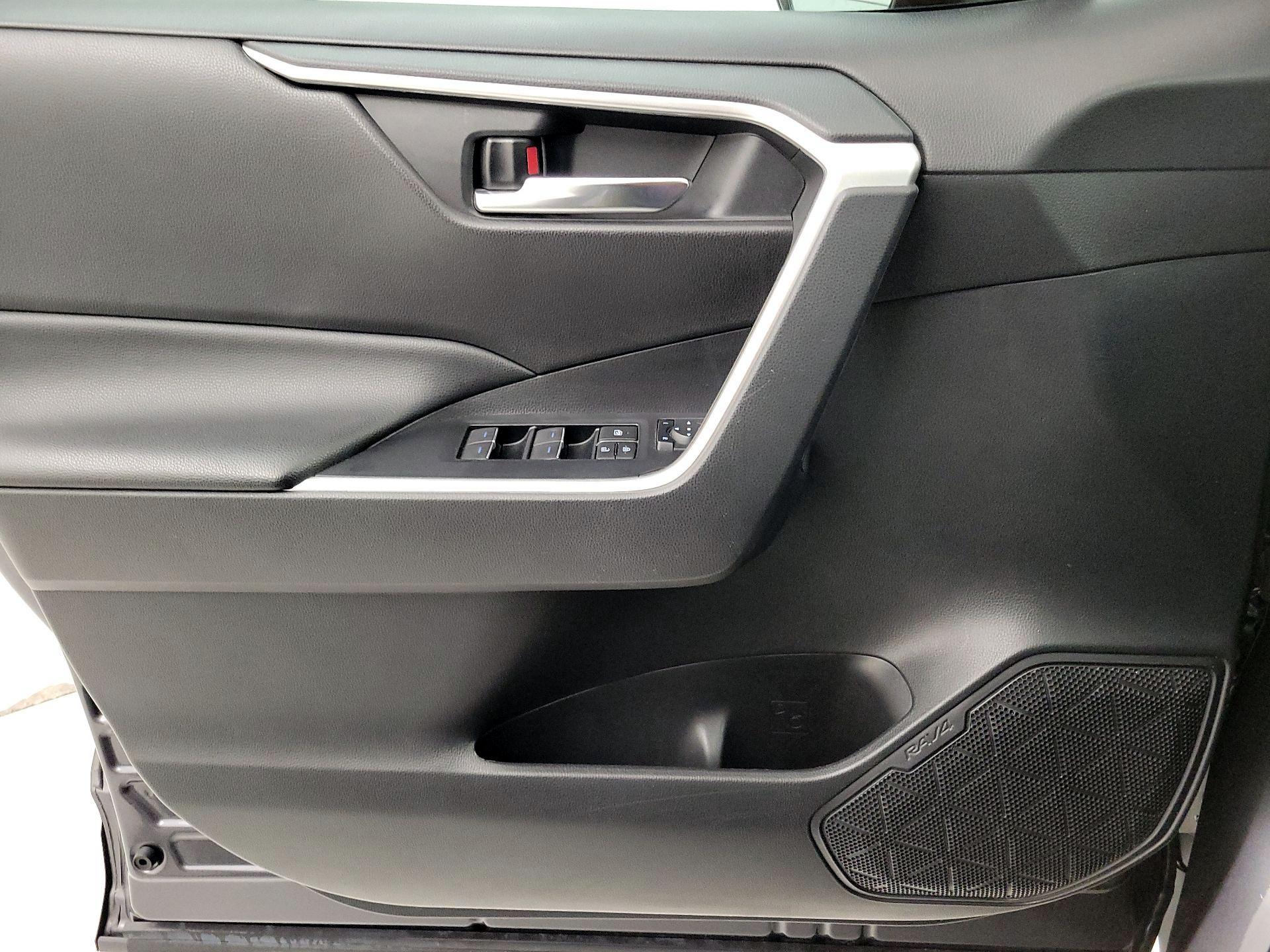 Thumbnail: 2022 Toyota RAV4 - 12