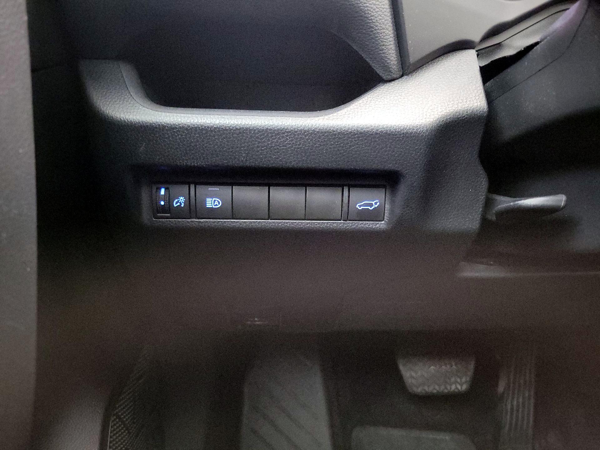 Thumbnail: 2022 Toyota RAV4 - 13