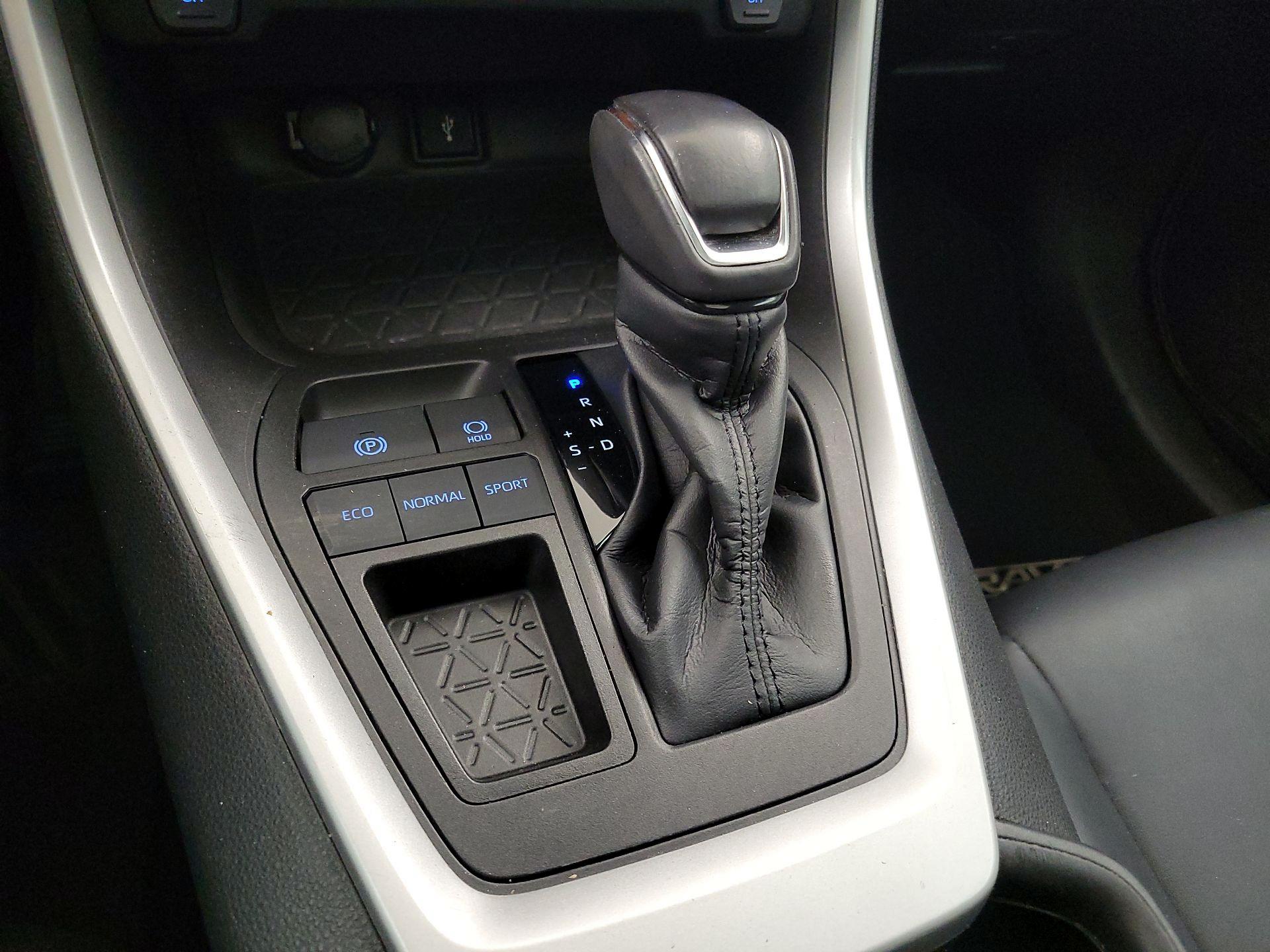 Thumbnail: 2022 Toyota RAV4 - 17