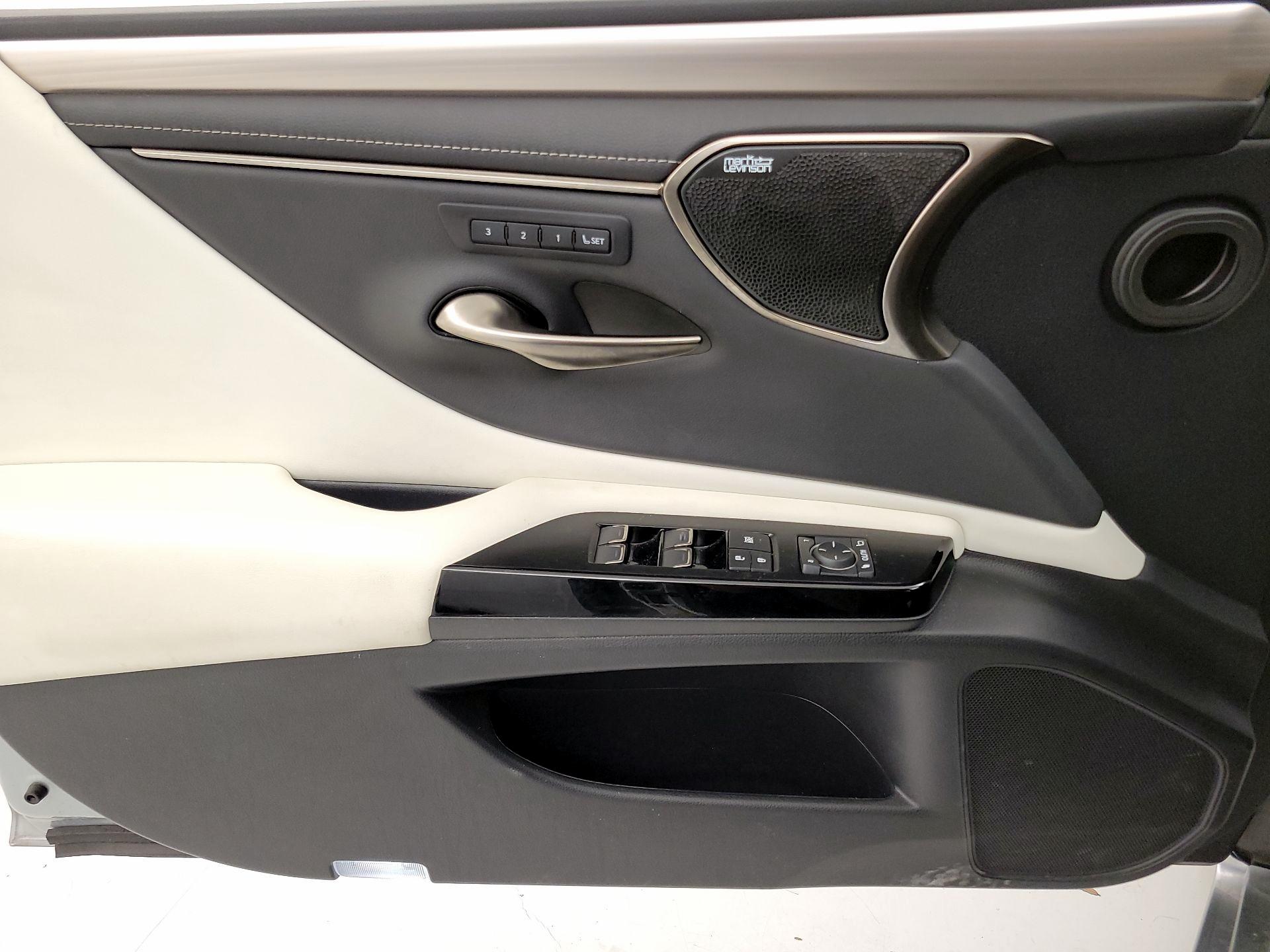 Thumbnail: 2022 Lexus ES - 12