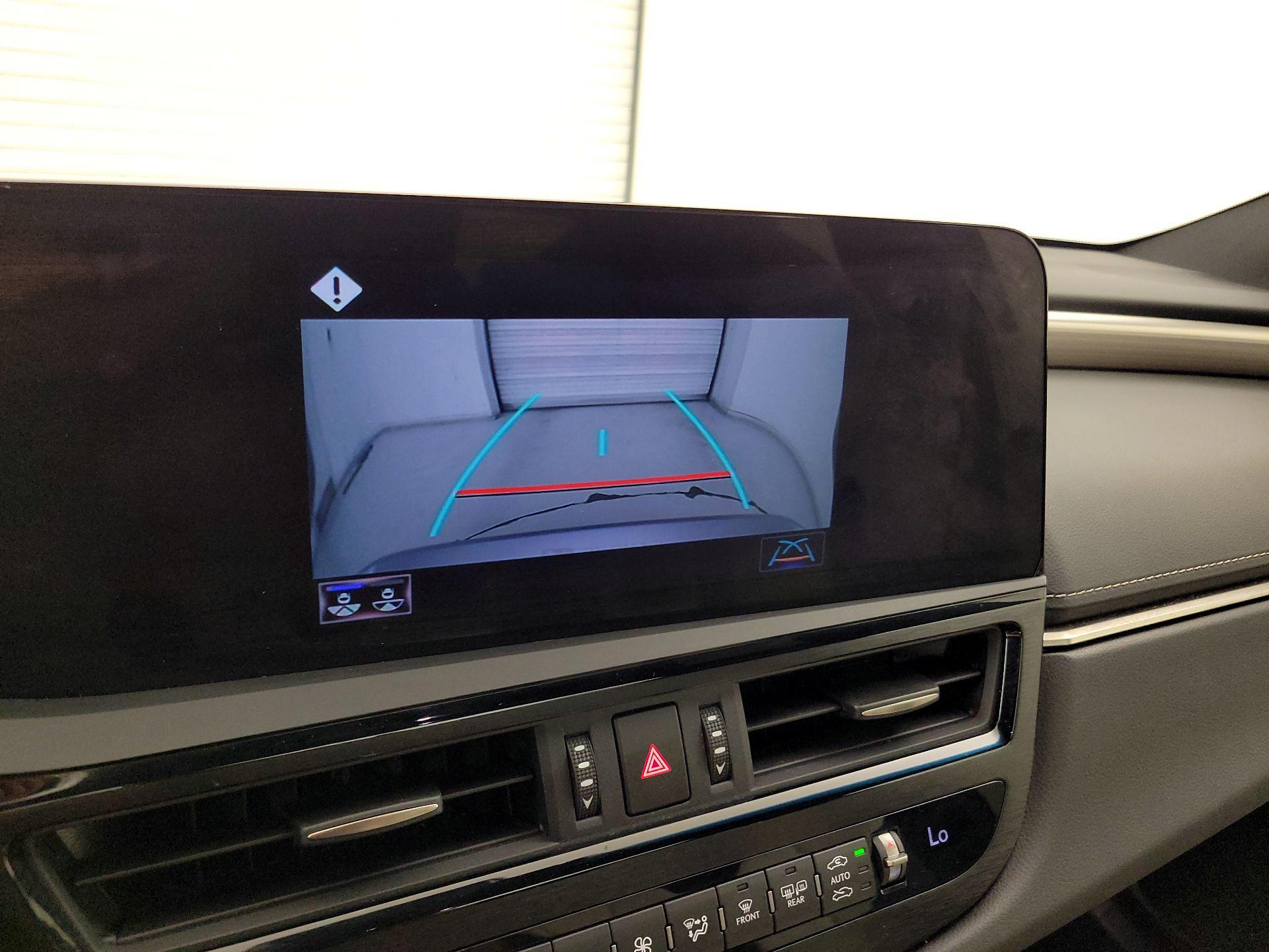 Thumbnail: 2022 Lexus ES - 15