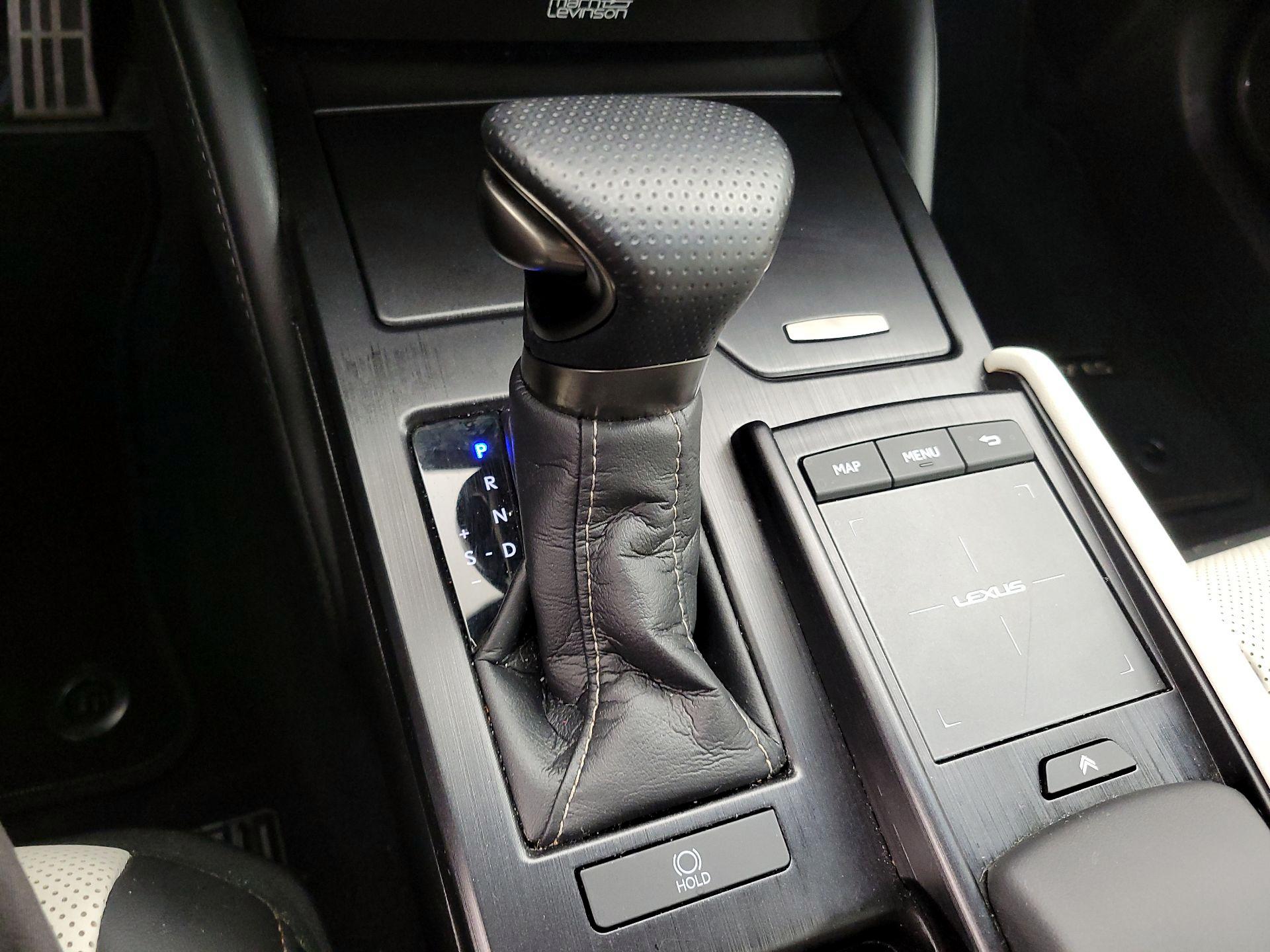 Thumbnail: 2022 Lexus ES - 18