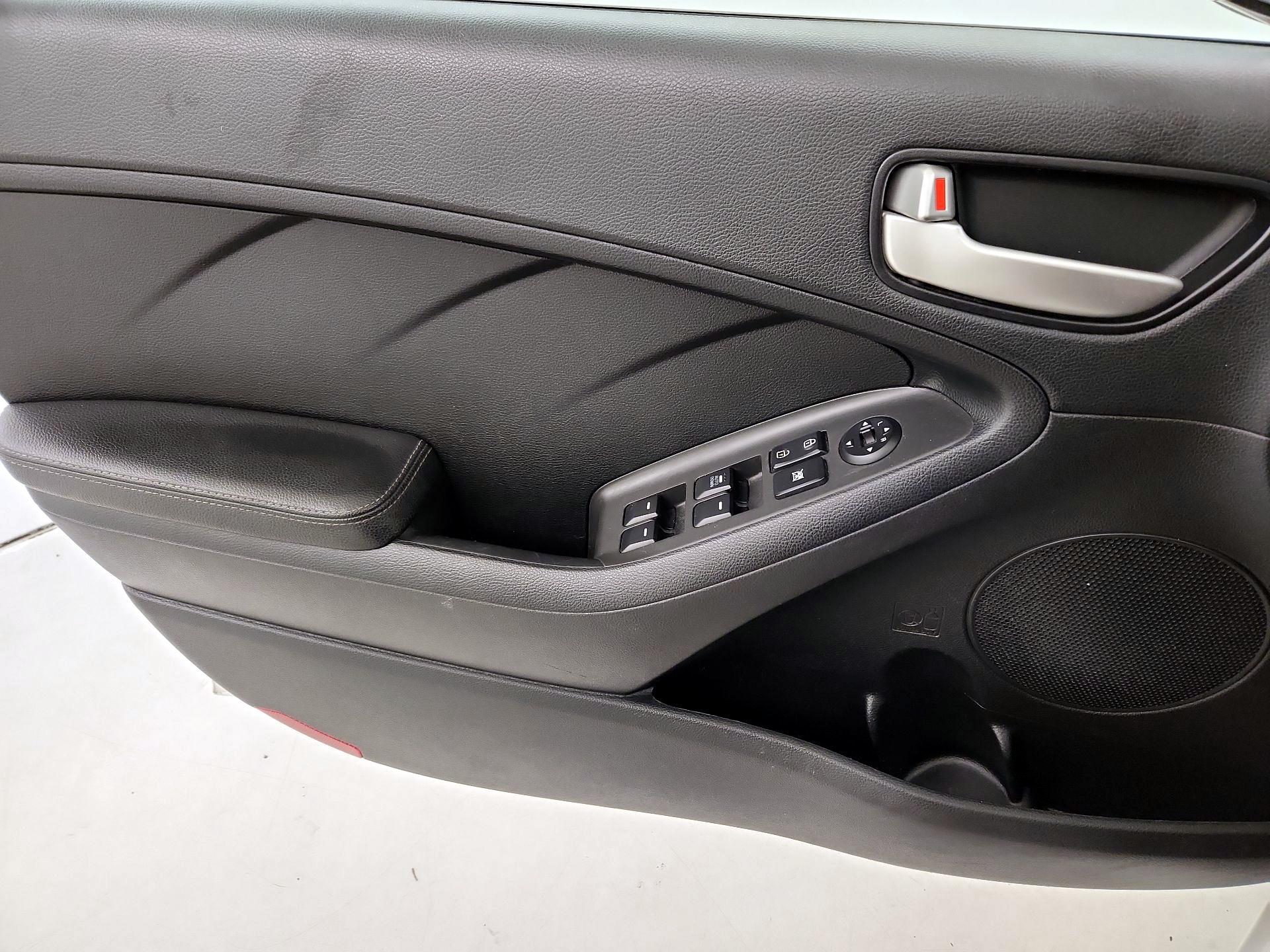 Thumbnail: 2018 Kia Forte - 12