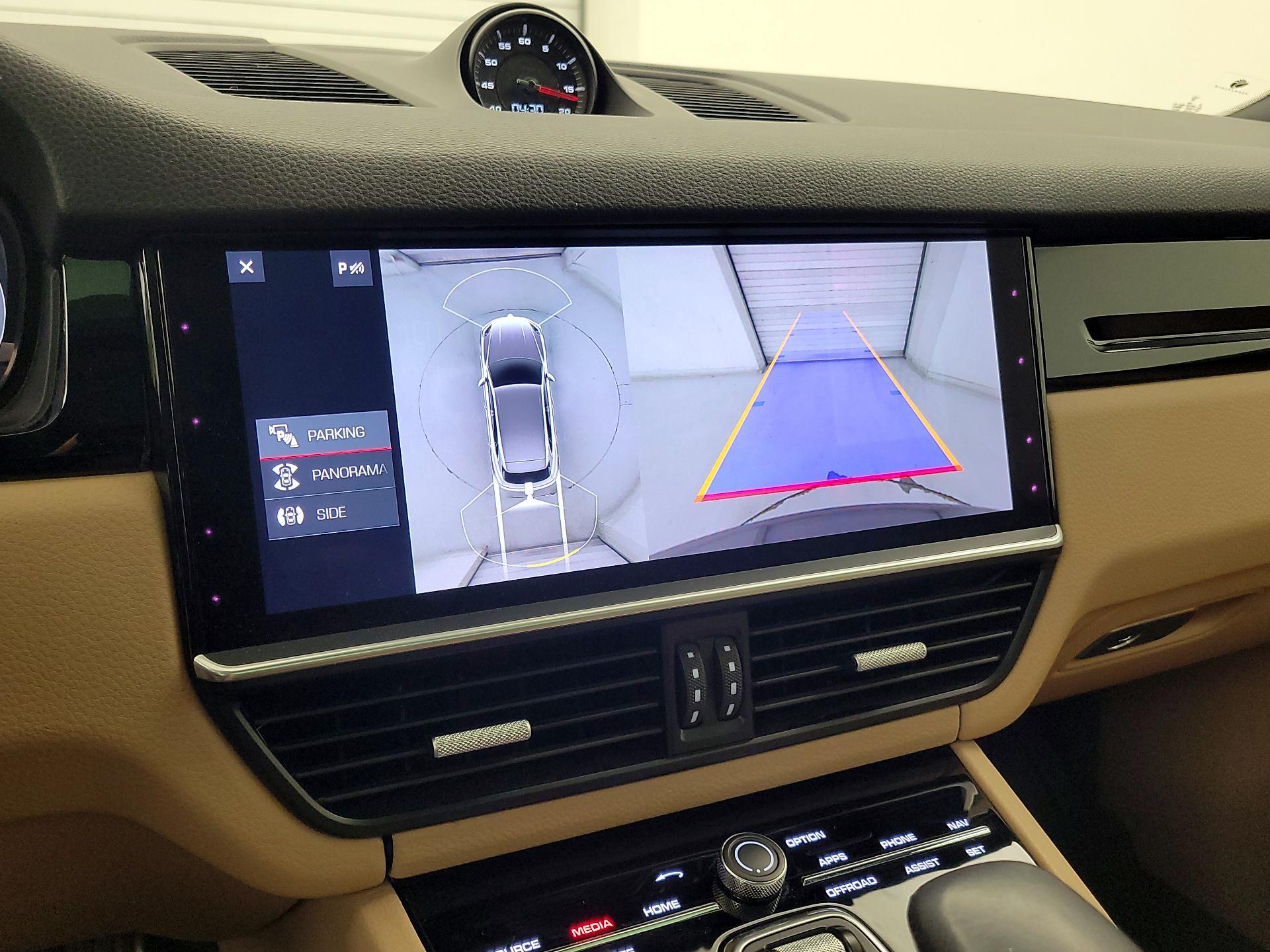 Thumbnail: 2020 Porsche Cayenne - 14