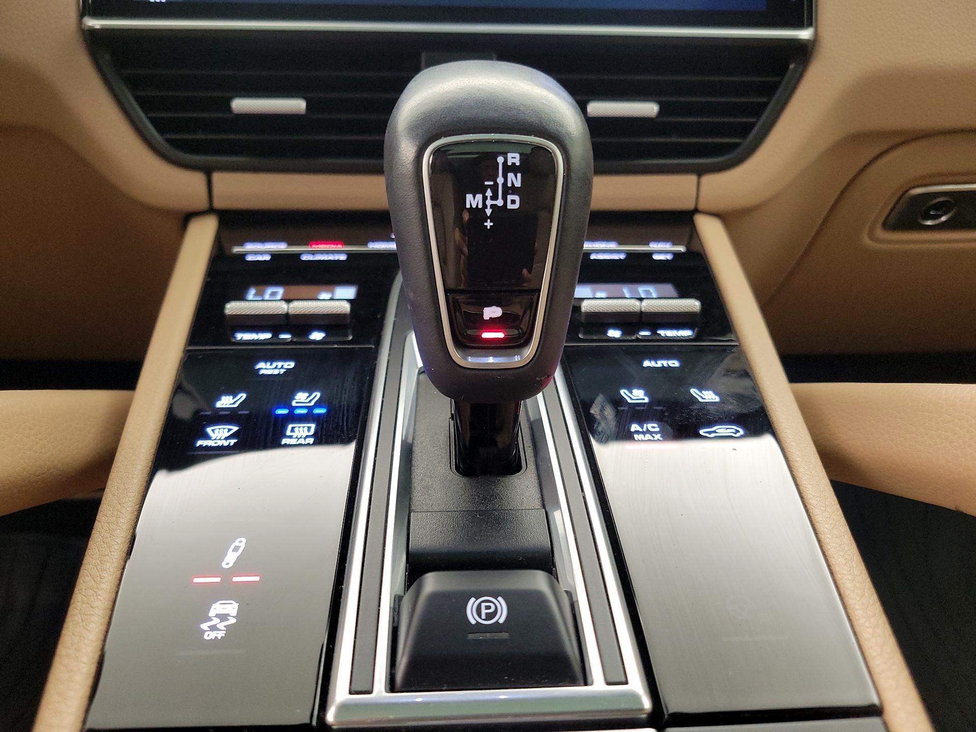 Thumbnail: 2020 Porsche Cayenne - 17