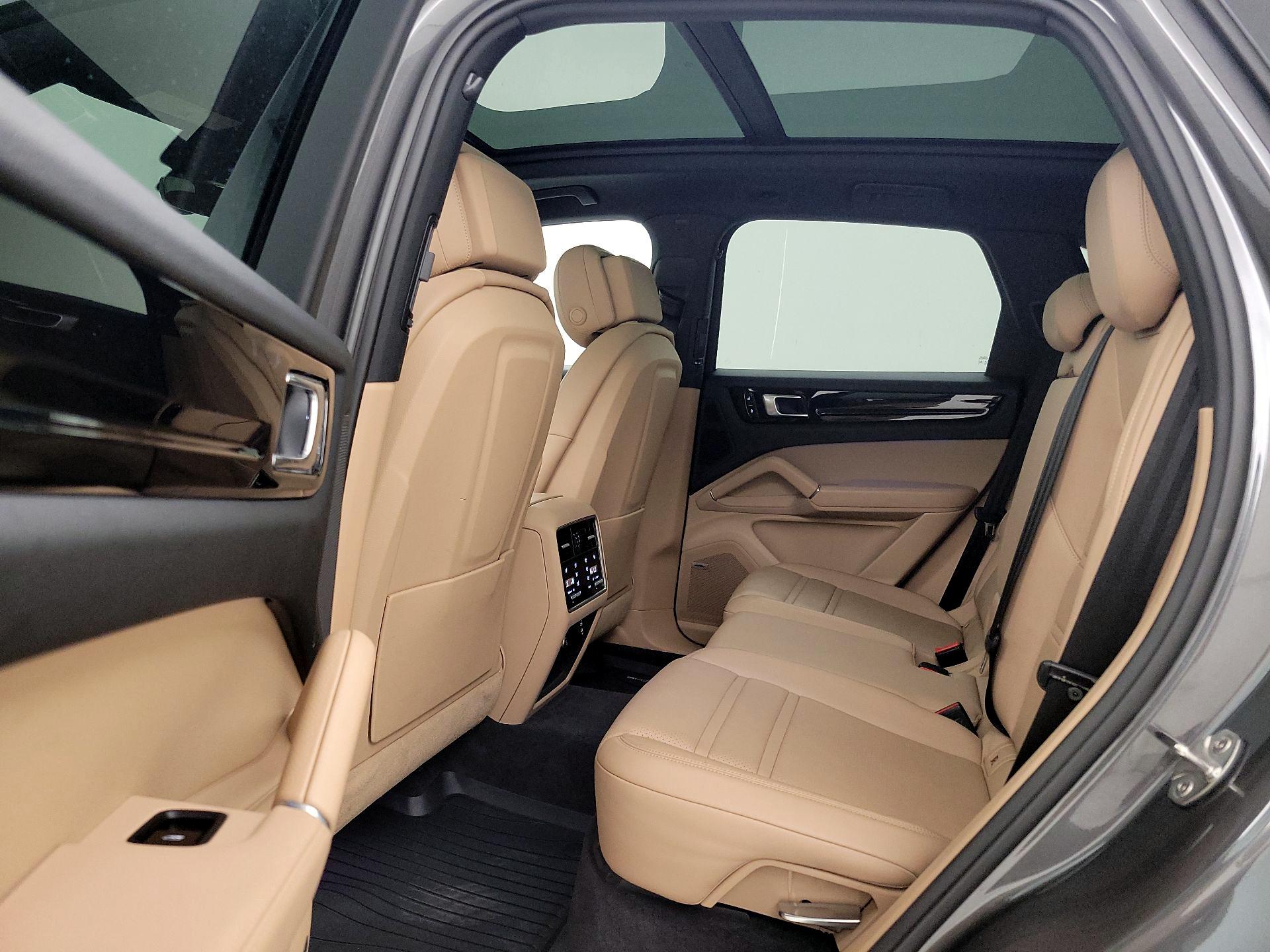 Thumbnail: 2020 Porsche Cayenne - 19