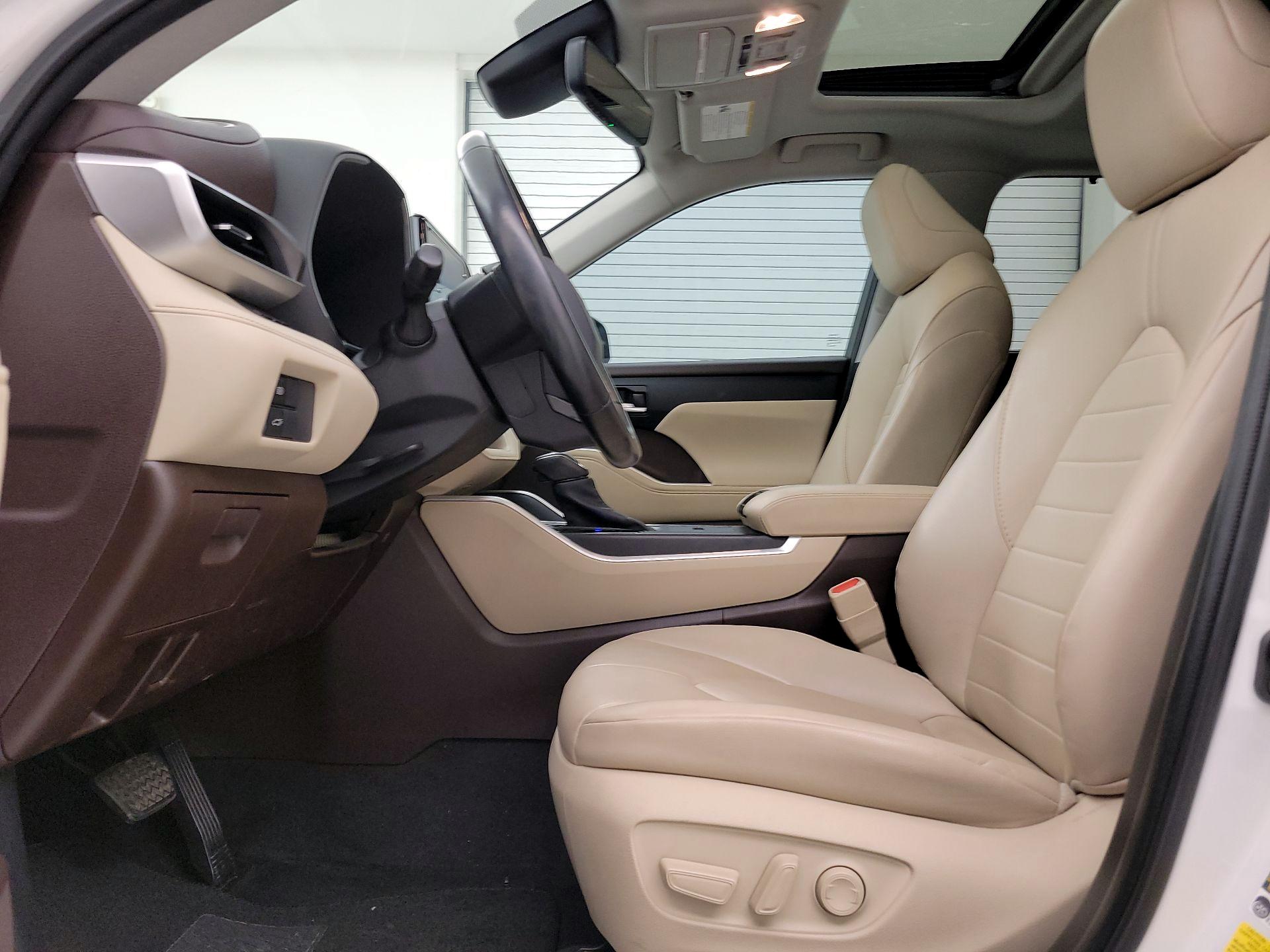 Thumbnail: 2021 Toyota Highlander - 11
