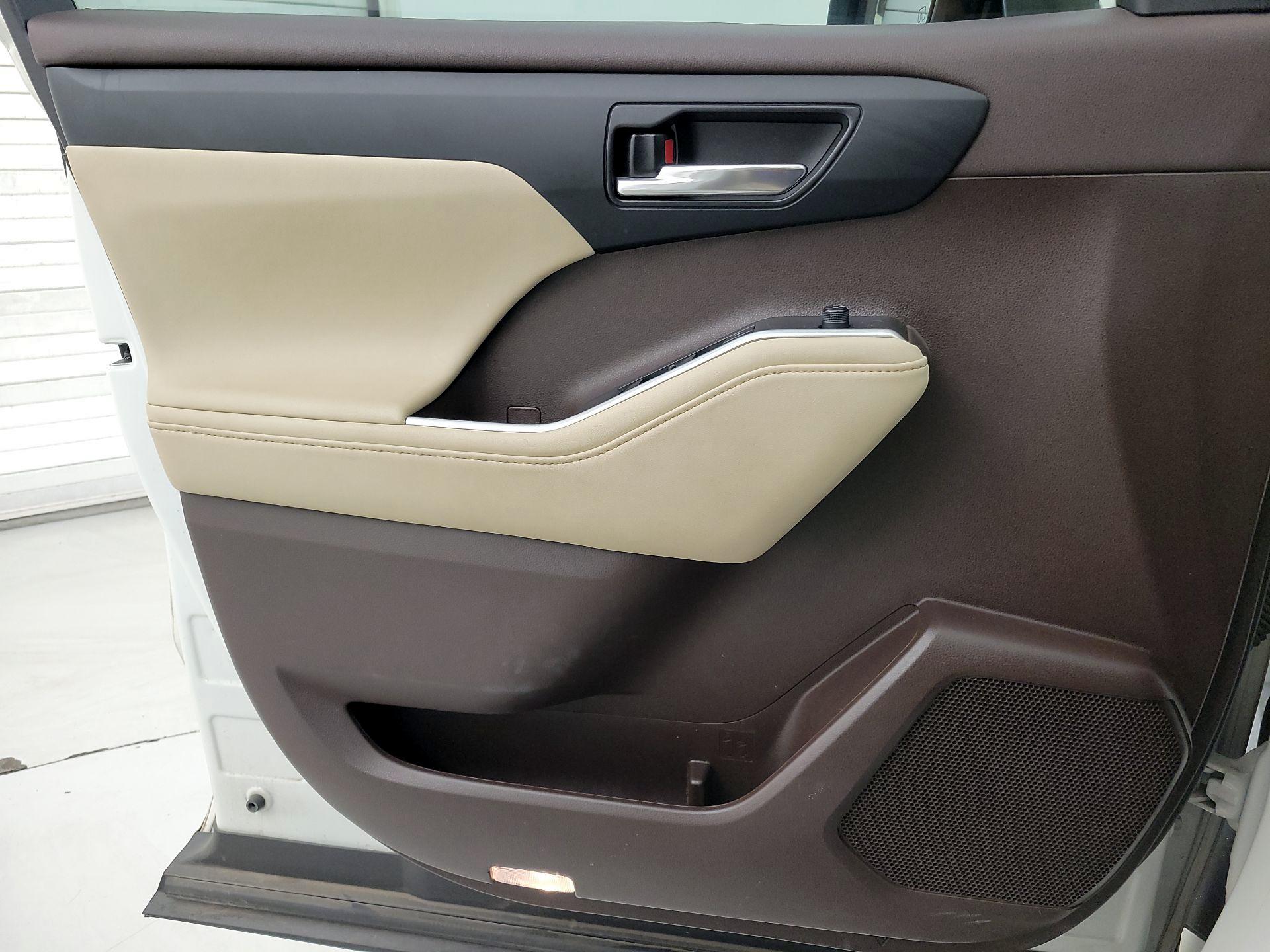 Thumbnail: 2021 Toyota Highlander - 12