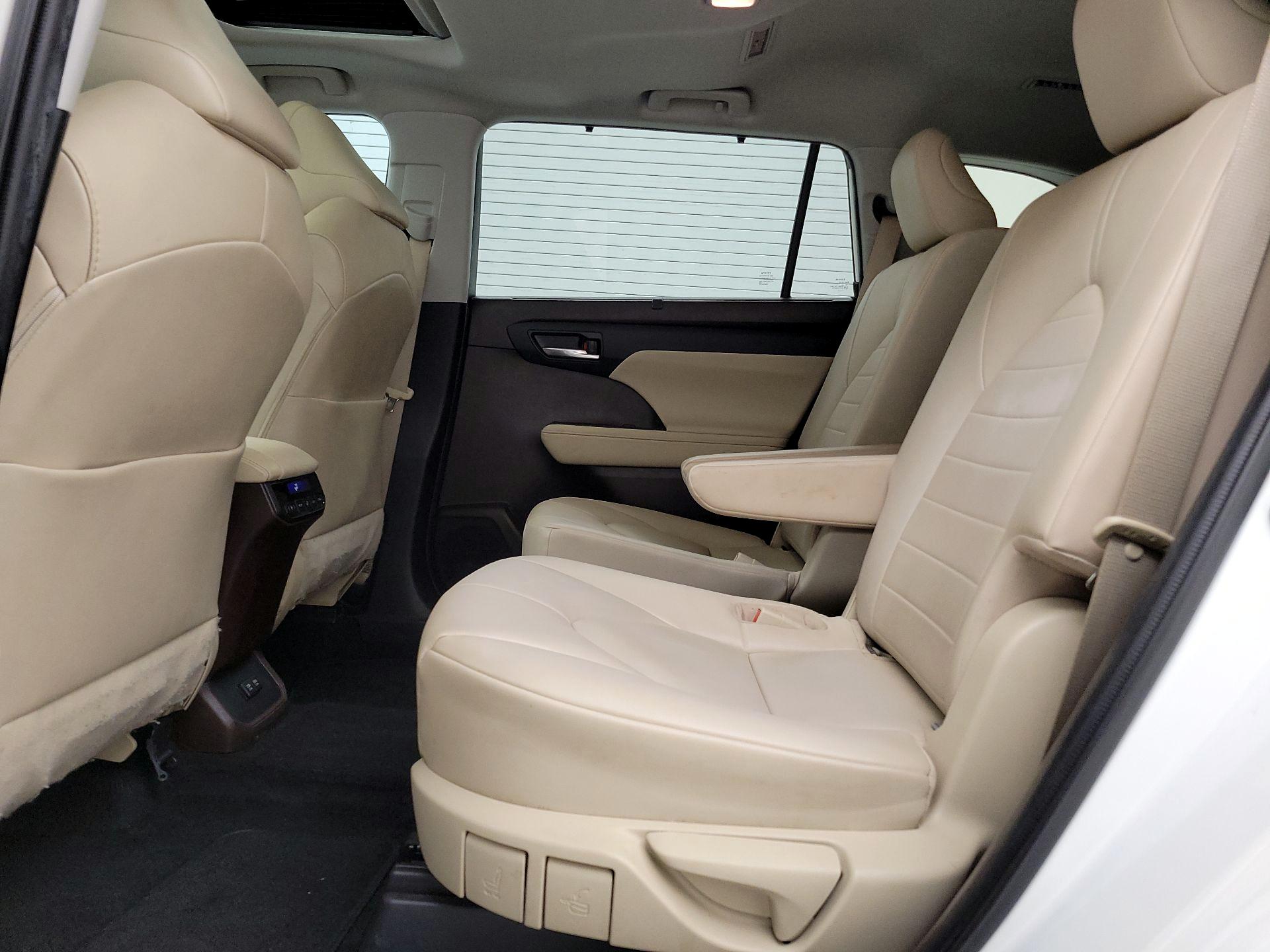 Thumbnail: 2021 Toyota Highlander - 20