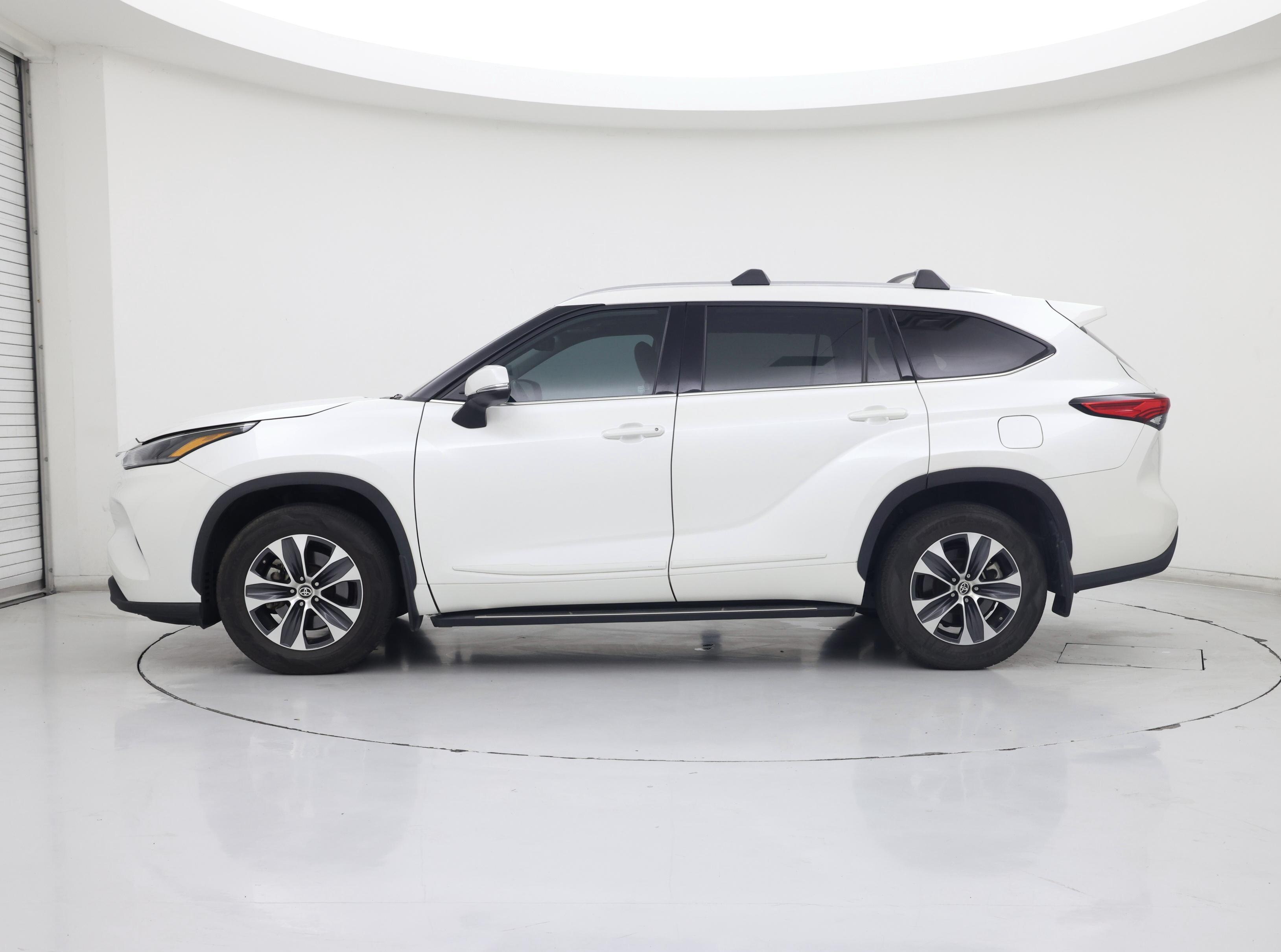 Thumbnail: 2021 Toyota Highlander - 3