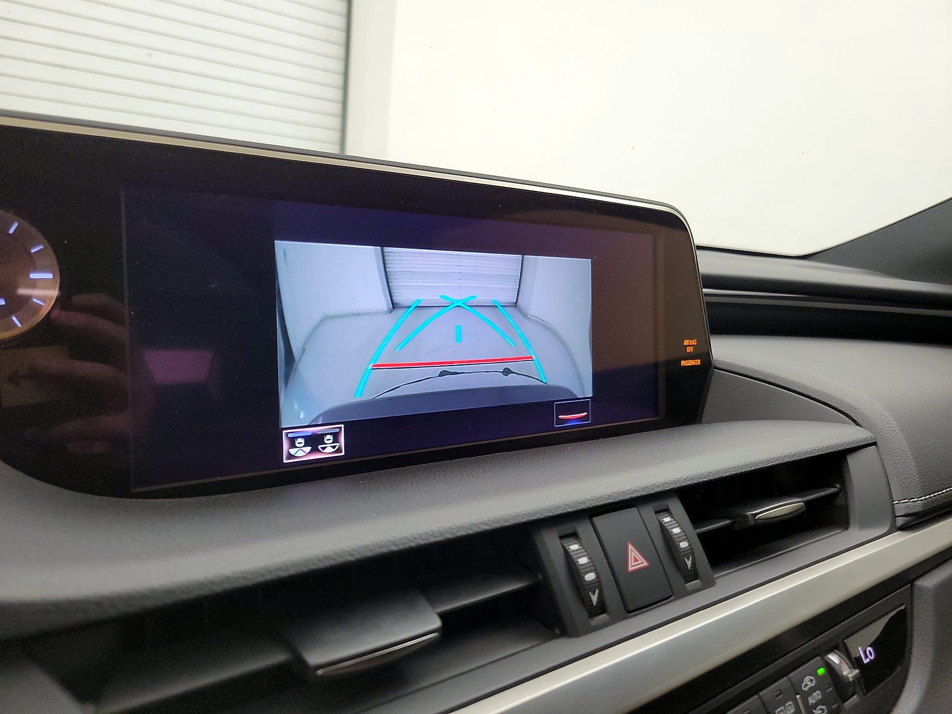 Thumbnail: 2019 Lexus ES - 15