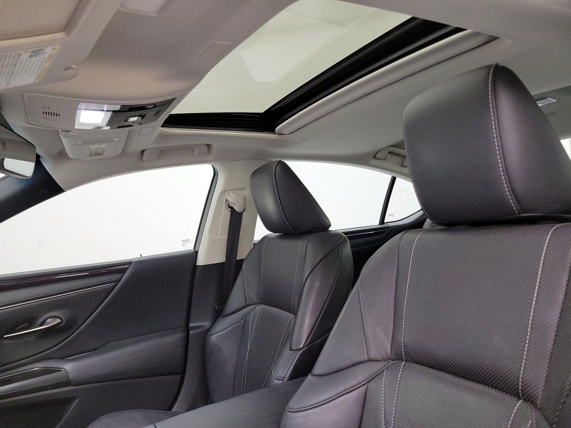 Thumbnail: 2019 Lexus ES - 20