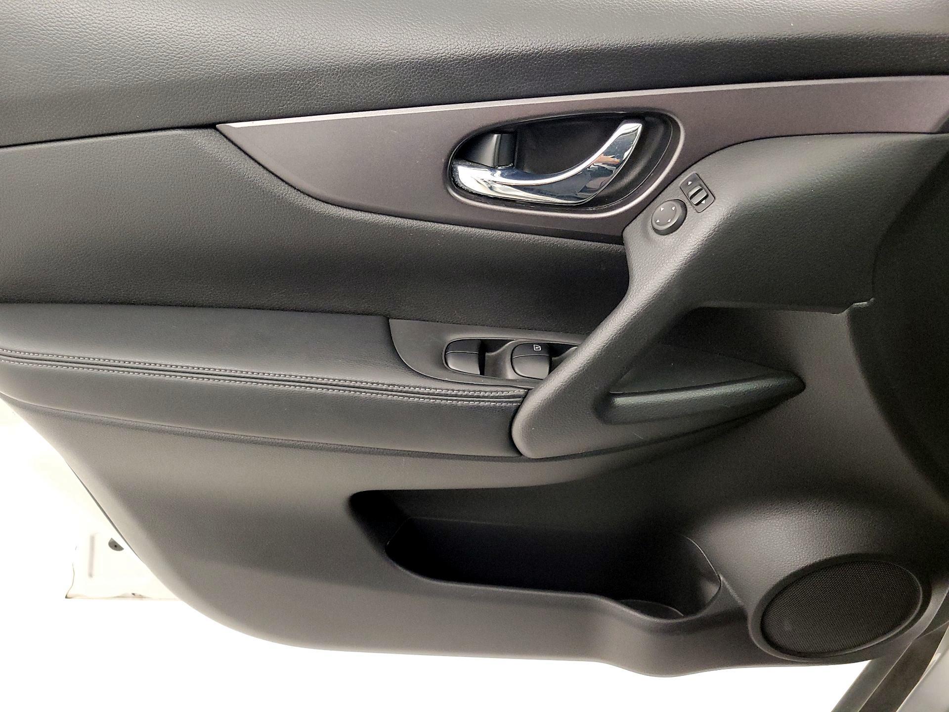 Thumbnail: 2016 Nissan Rogue - 12