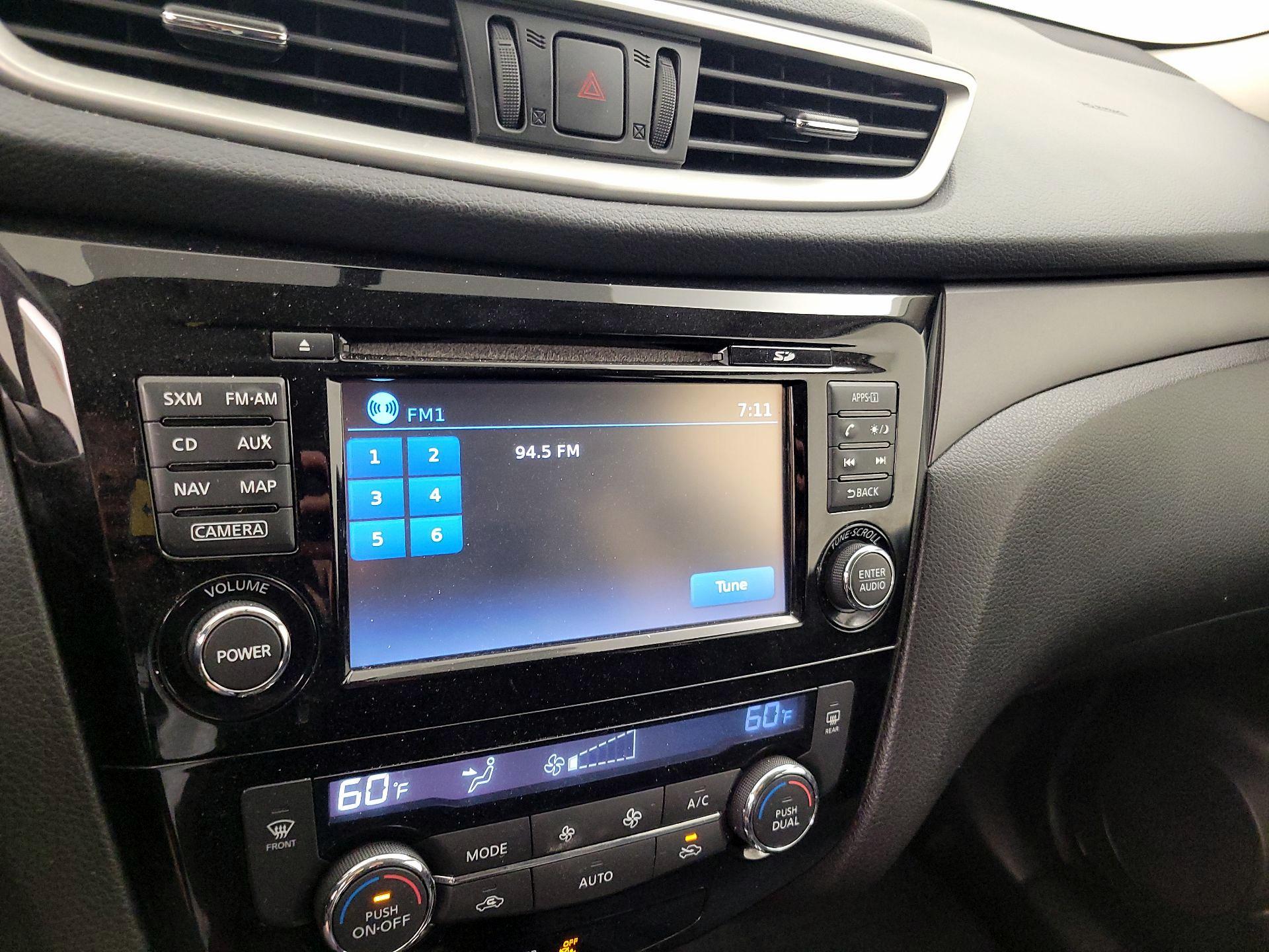 Thumbnail: 2016 Nissan Rogue - 15