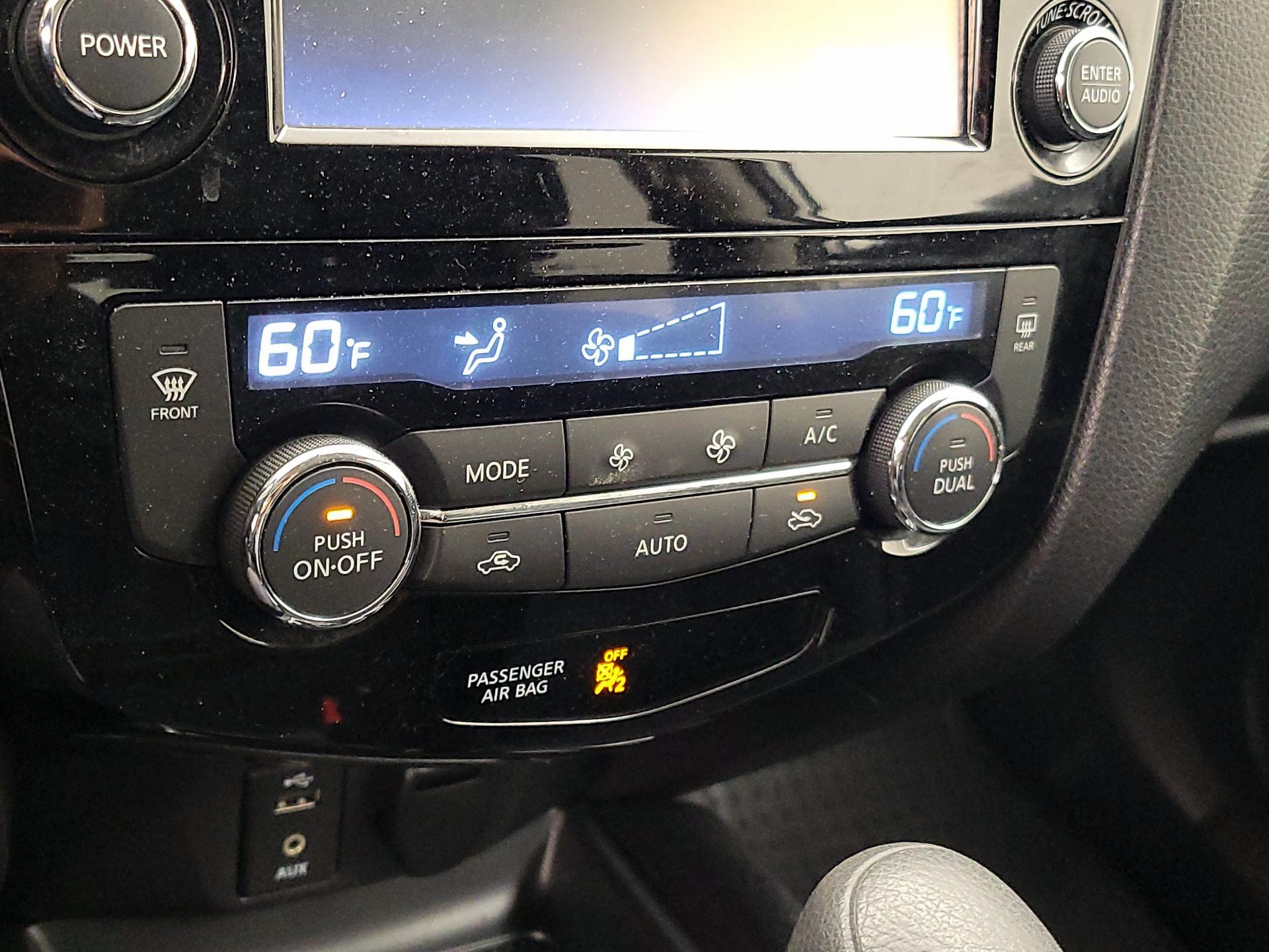 Thumbnail: 2016 Nissan Rogue - 16