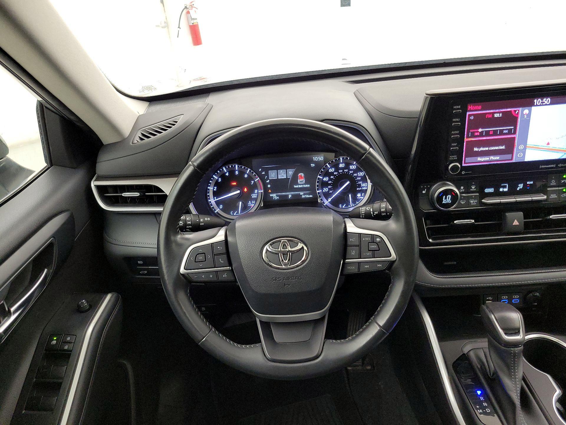 Thumbnail: 2022 Toyota Highlander - 10