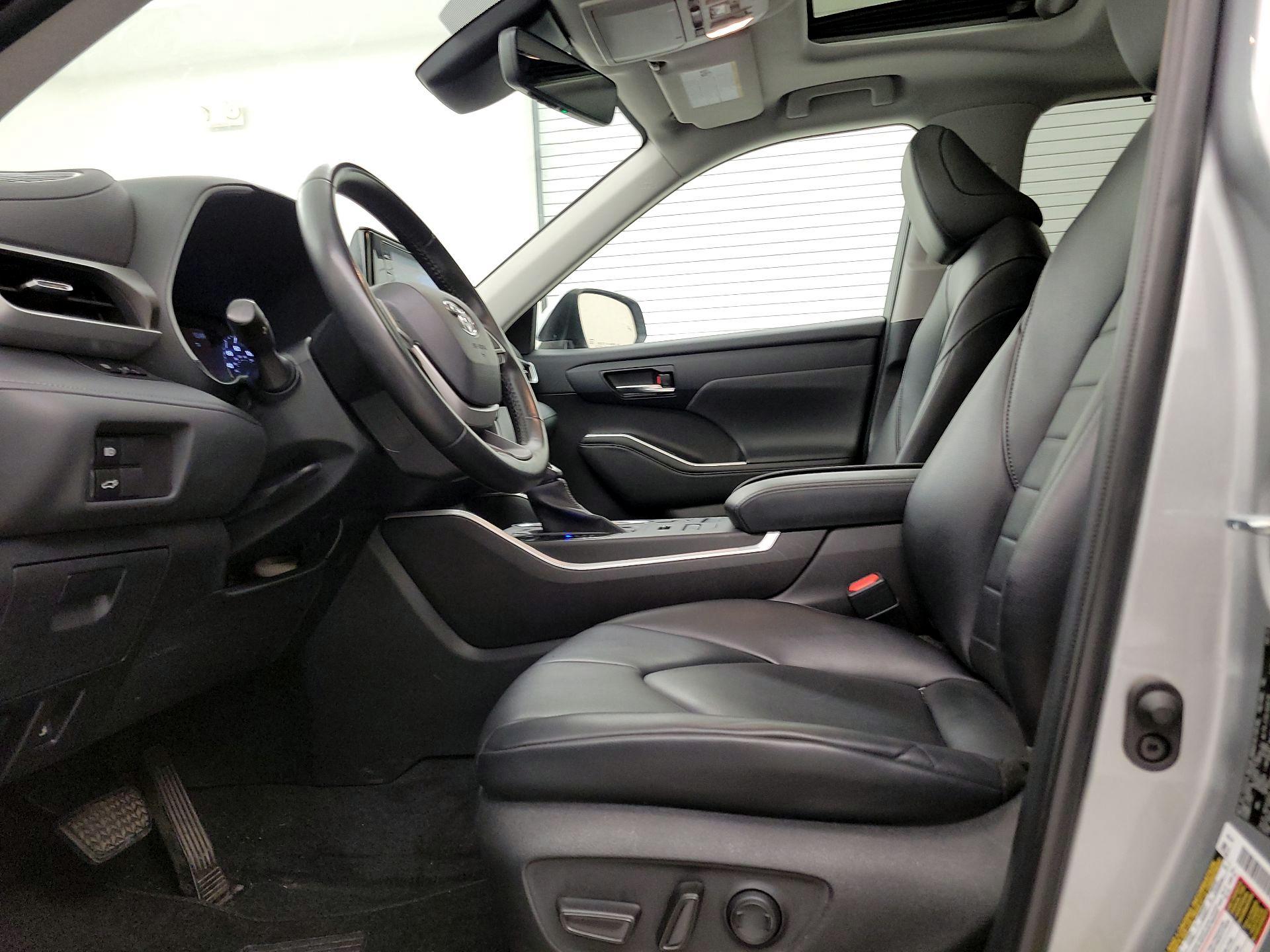 Thumbnail: 2022 Toyota Highlander - 11