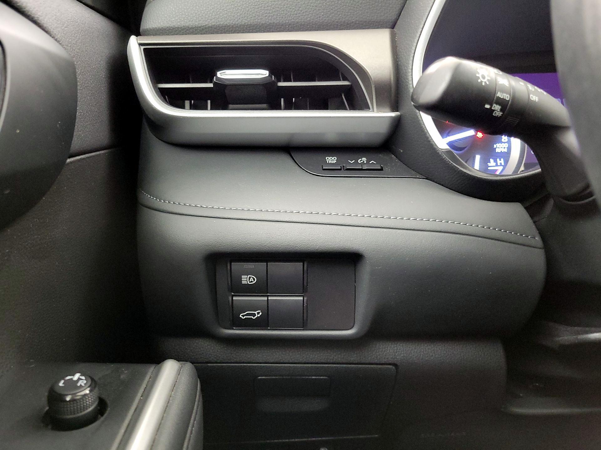 Thumbnail: 2022 Toyota Highlander - 13