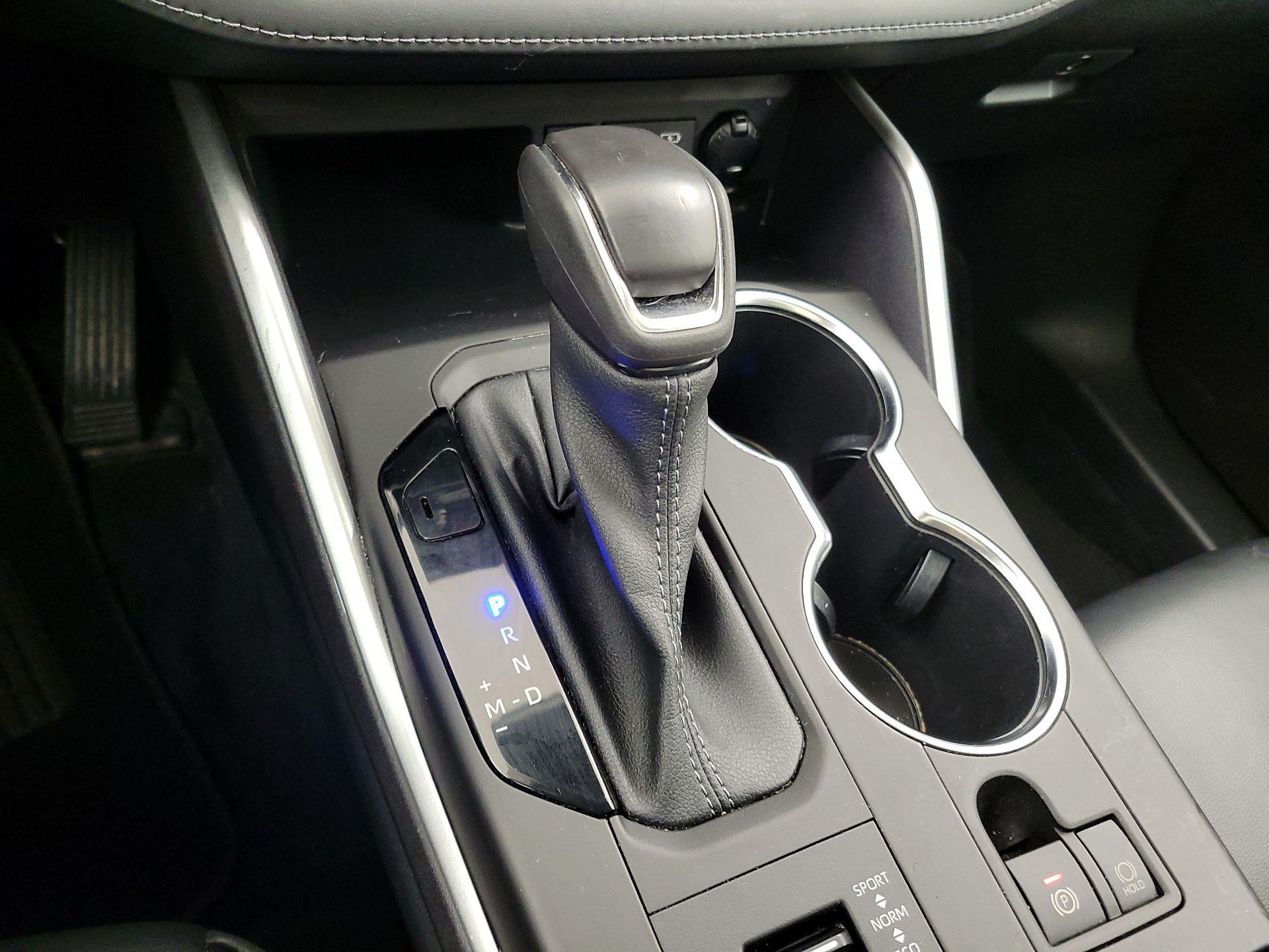 Thumbnail: 2022 Toyota Highlander - 18