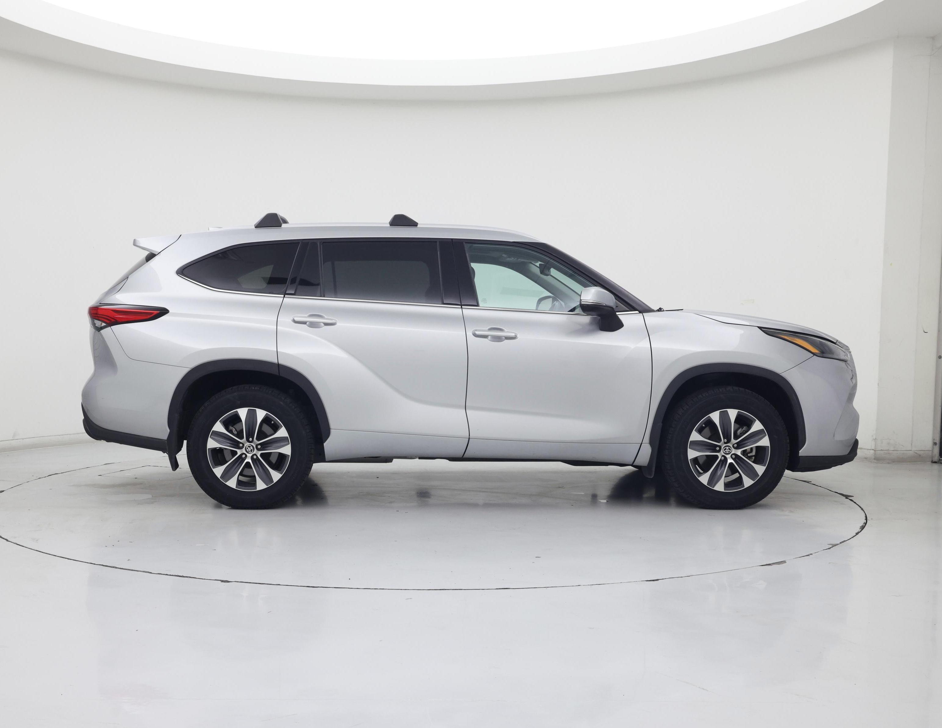 Thumbnail: 2022 Toyota Highlander - 7