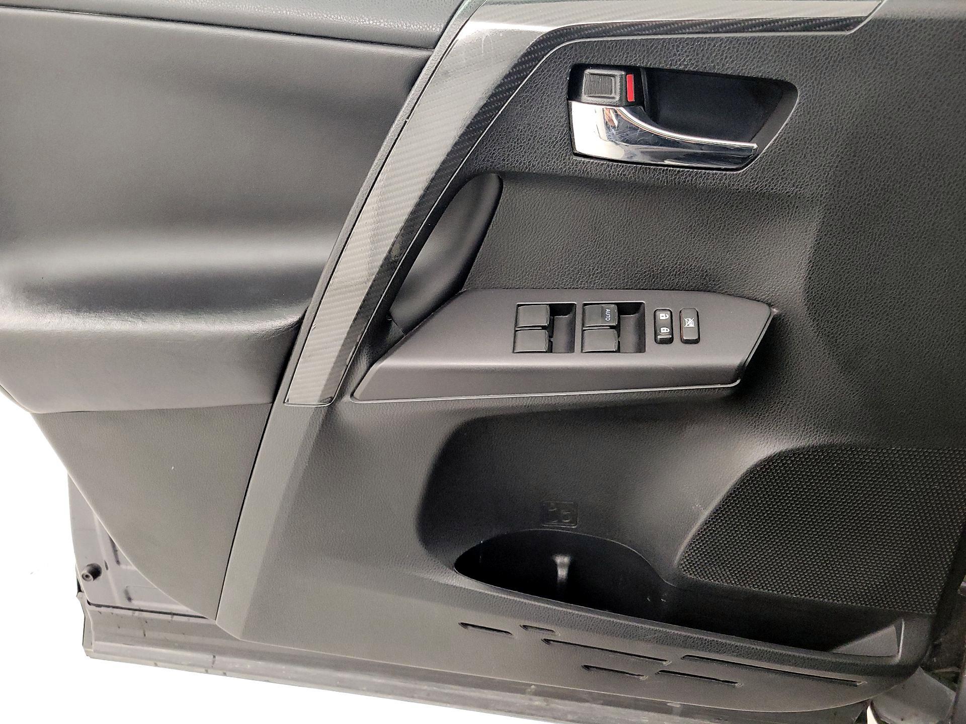 Thumbnail: 2018 Toyota RAV4 - 12