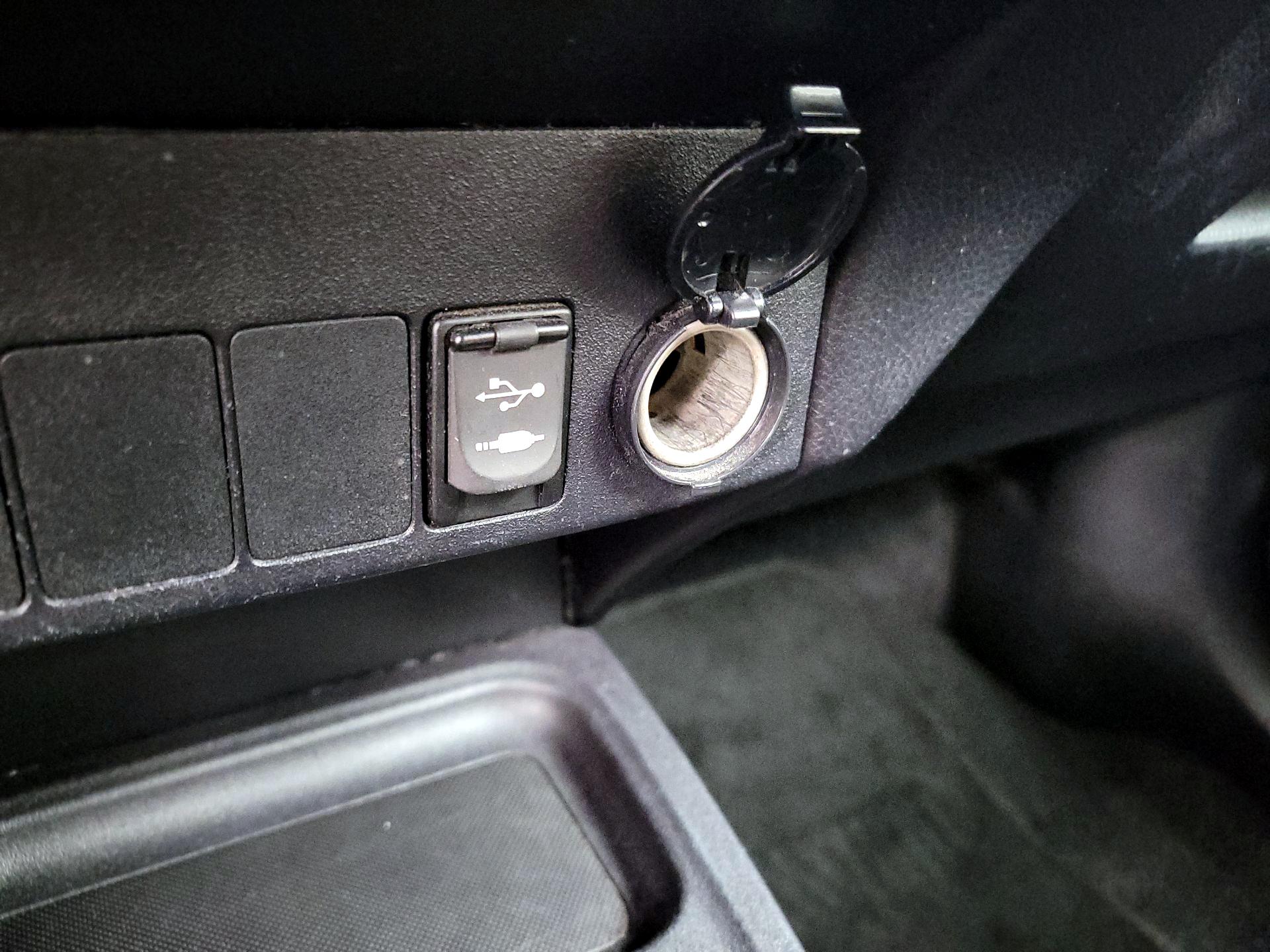 Thumbnail: 2018 Toyota RAV4 - 18