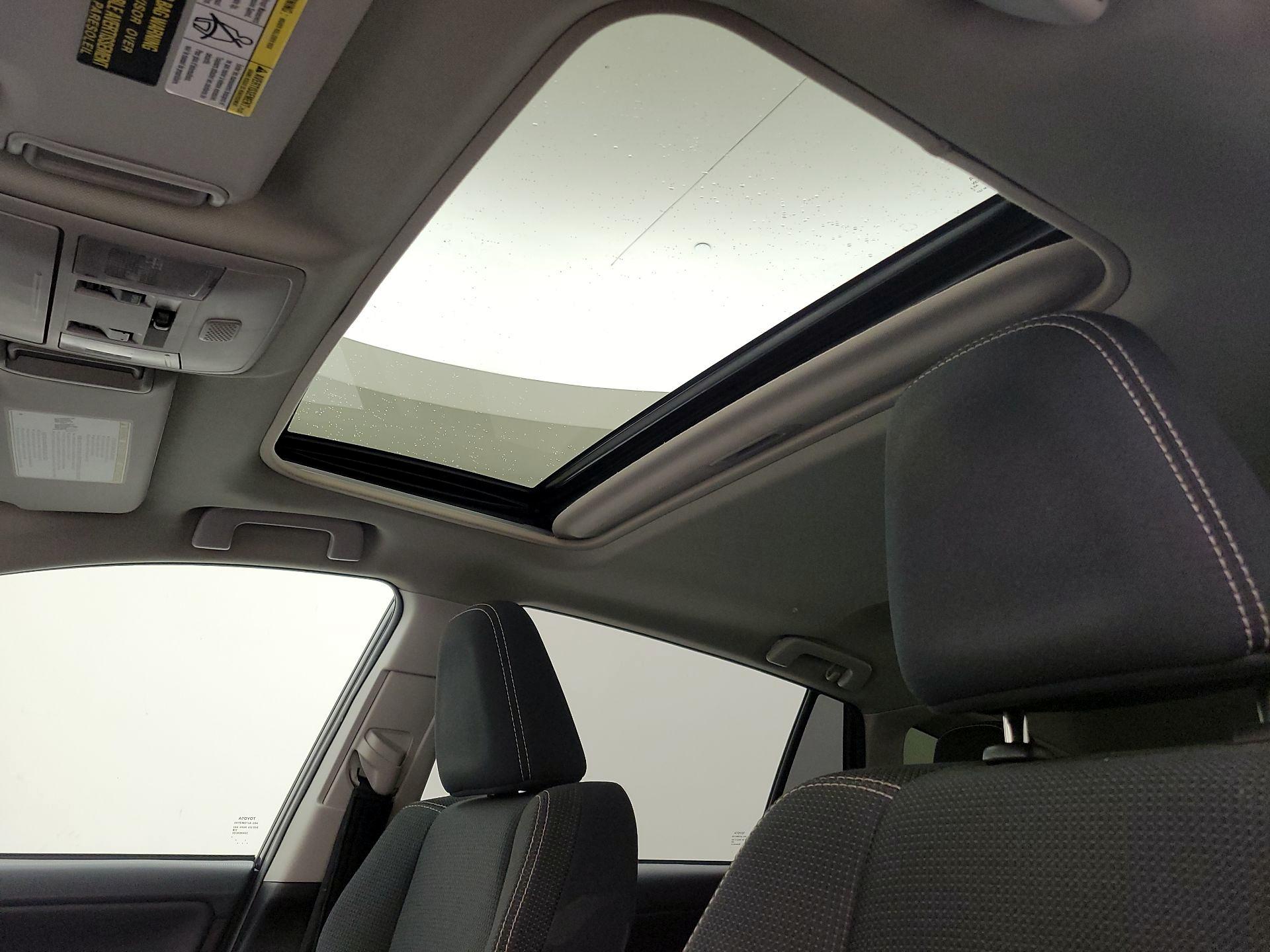 Thumbnail: 2018 Toyota RAV4 - 19