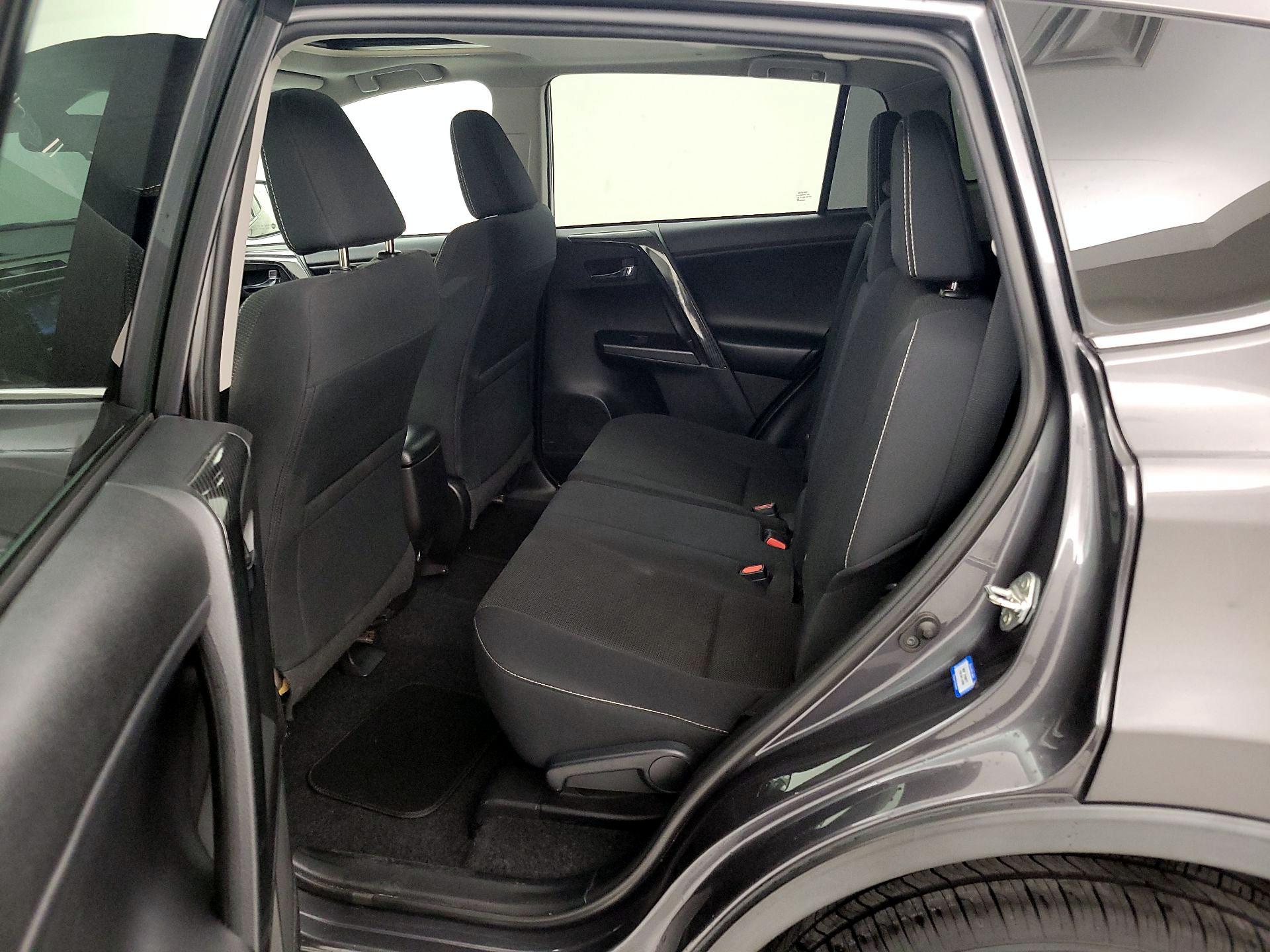 Thumbnail: 2018 Toyota RAV4 - 20