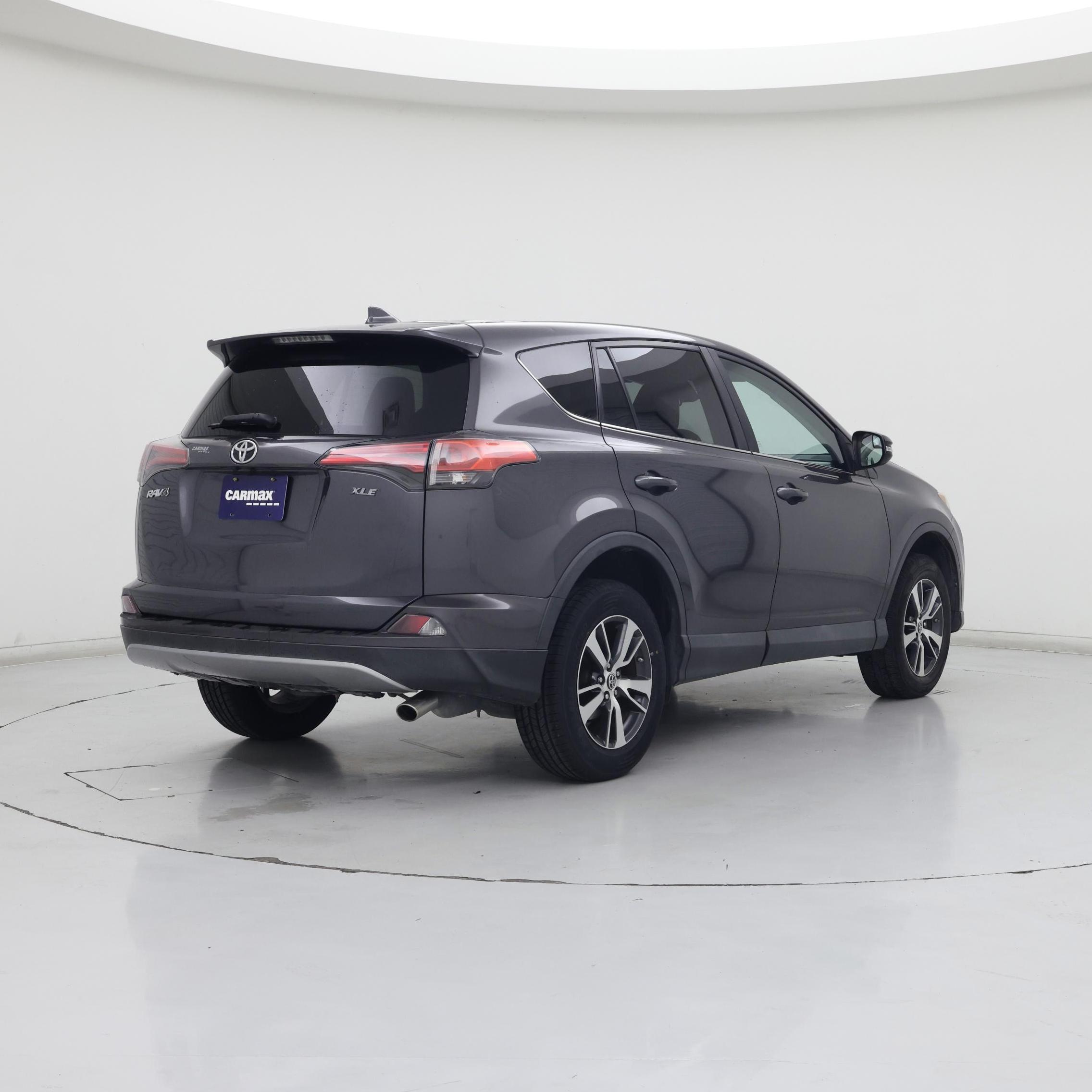 Thumbnail: 2018 Toyota RAV4 - 8