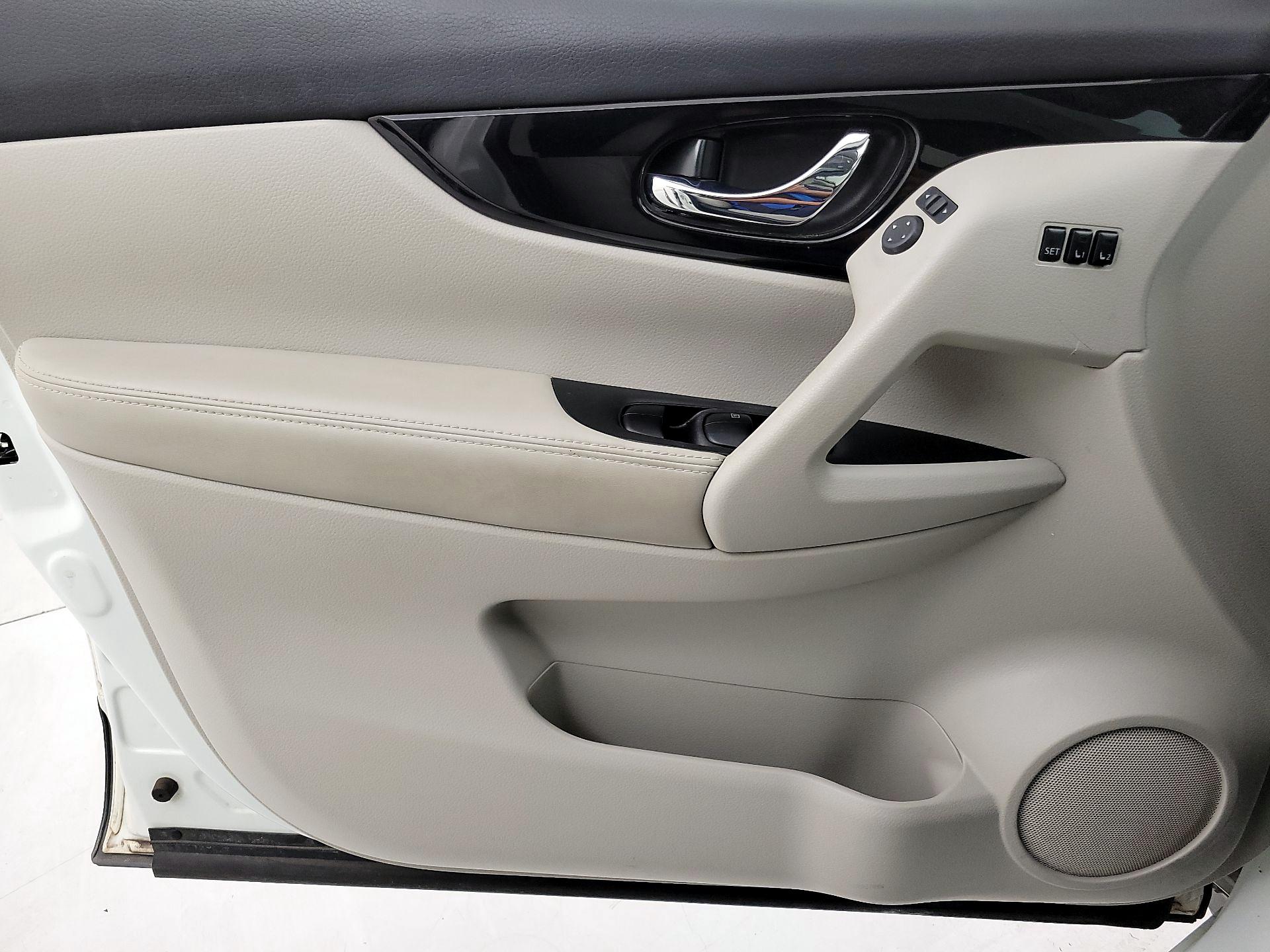 Thumbnail: 2022 Nissan Rogue Sport - 12