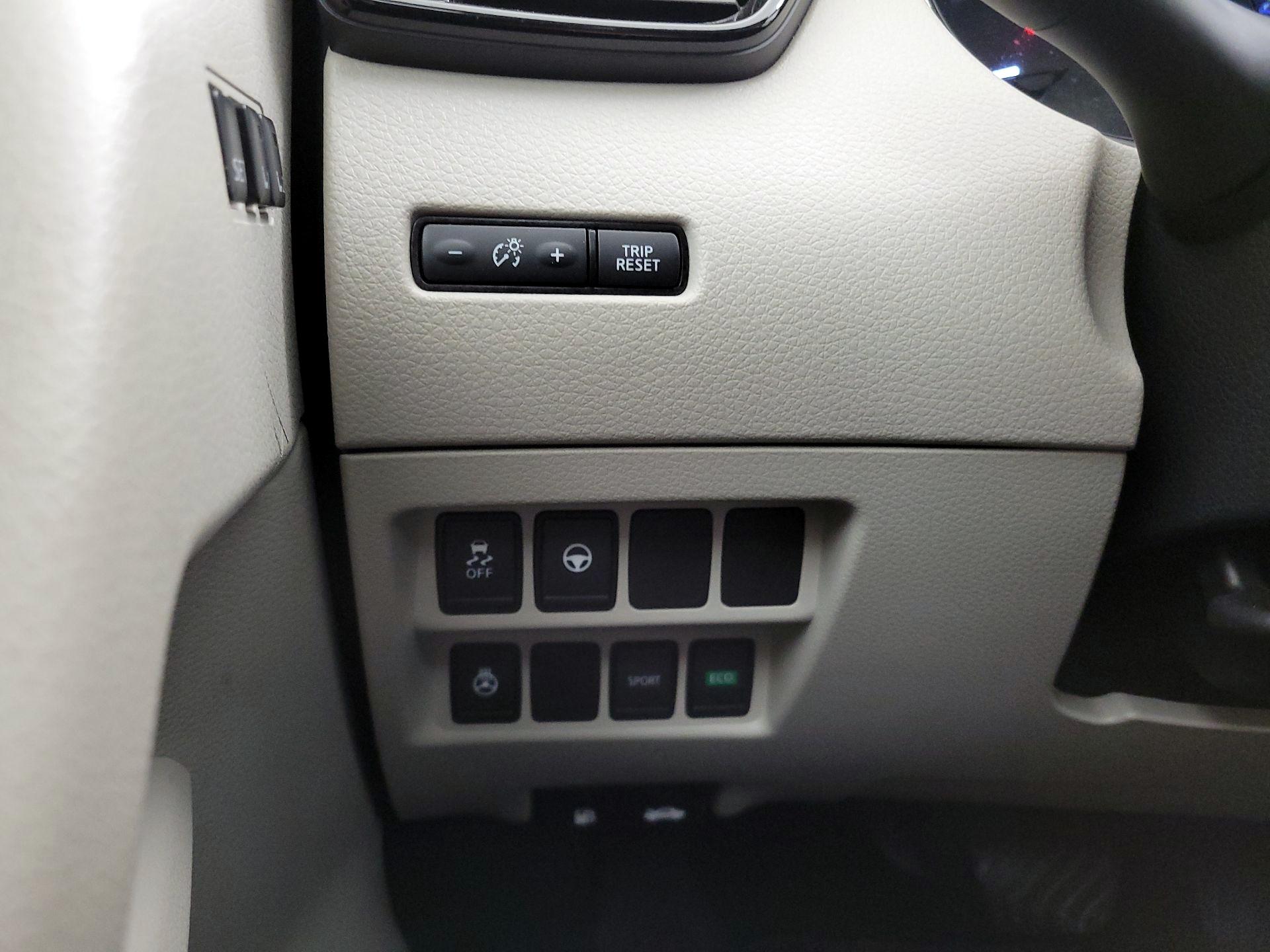 Thumbnail: 2022 Nissan Rogue Sport - 13