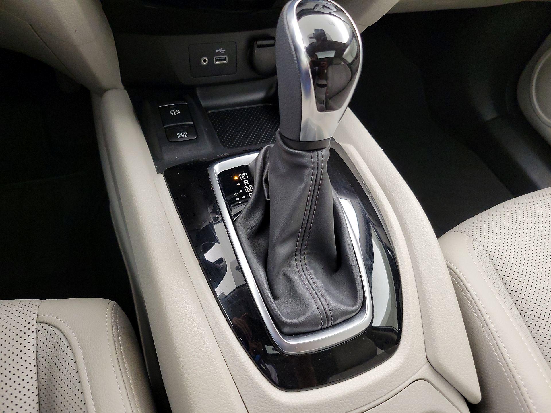 Thumbnail: 2022 Nissan Rogue Sport - 18