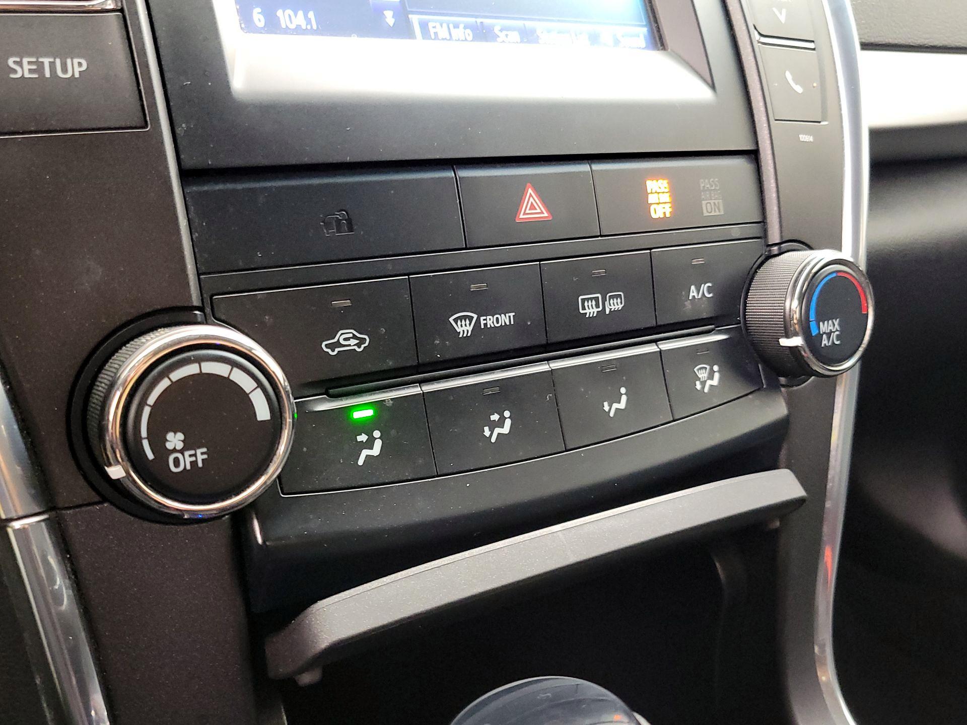 Thumbnail: 2016 Toyota Camry - 15