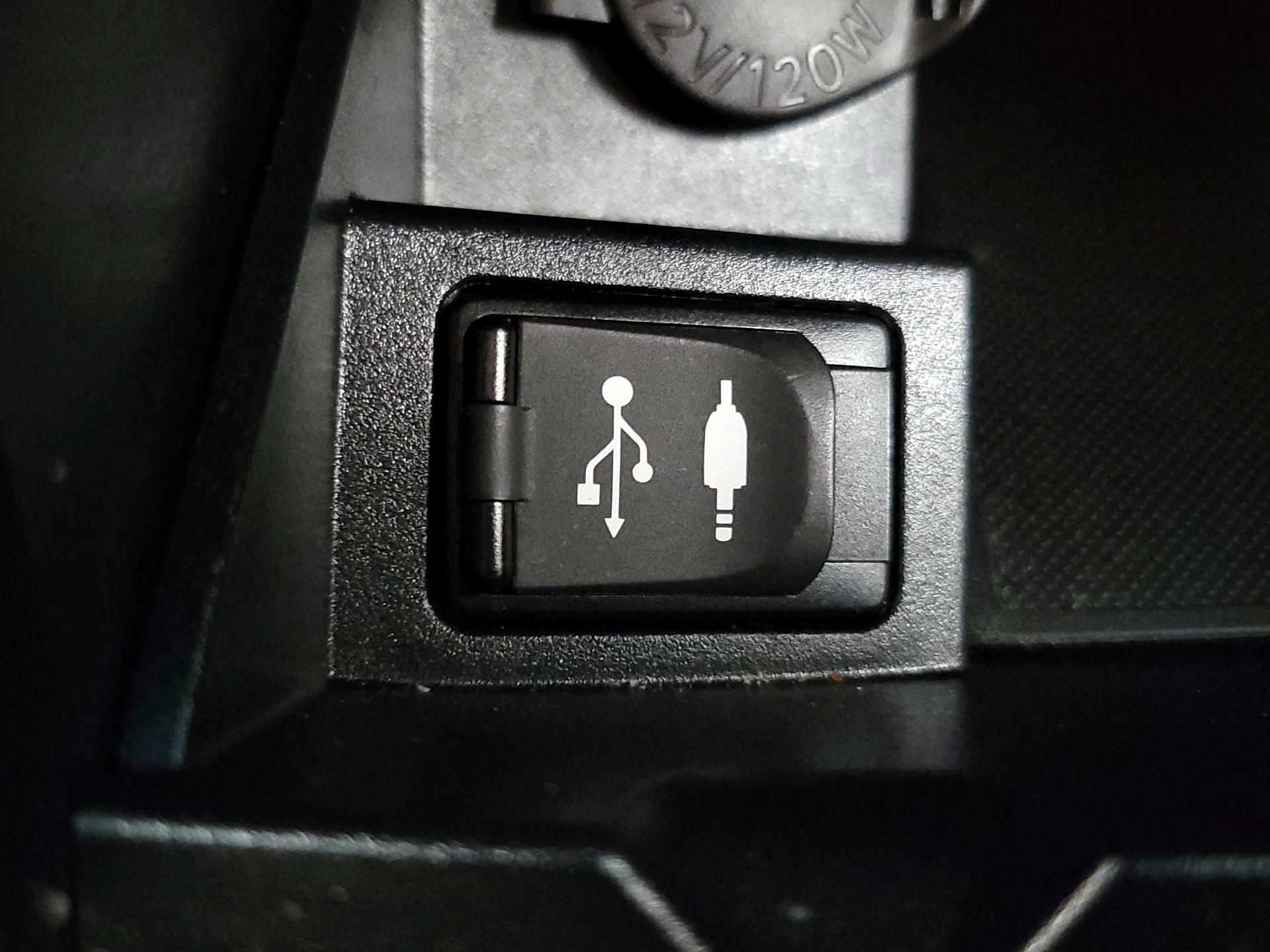 Thumbnail: 2016 Toyota Camry - 17