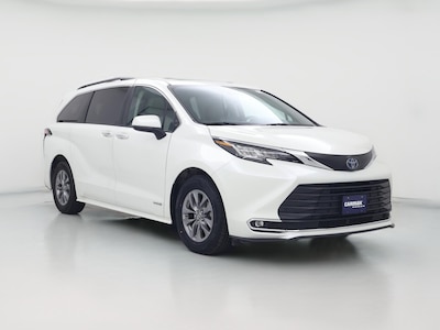 White 2021 Toyota Sienna Hybrid XLE
