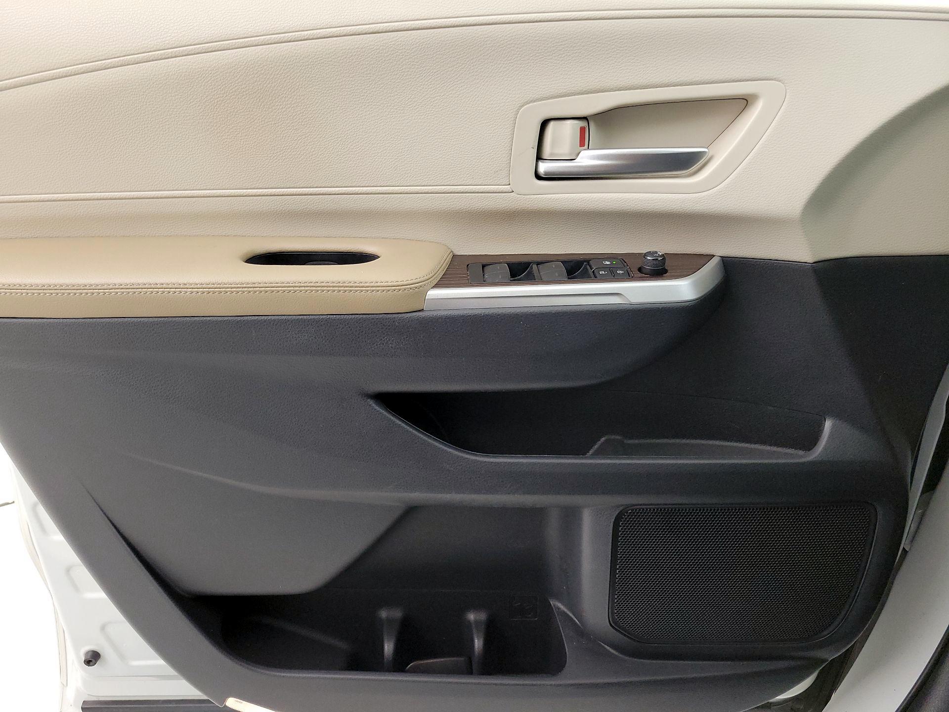 Thumbnail: 2021 Toyota Sienna - 12