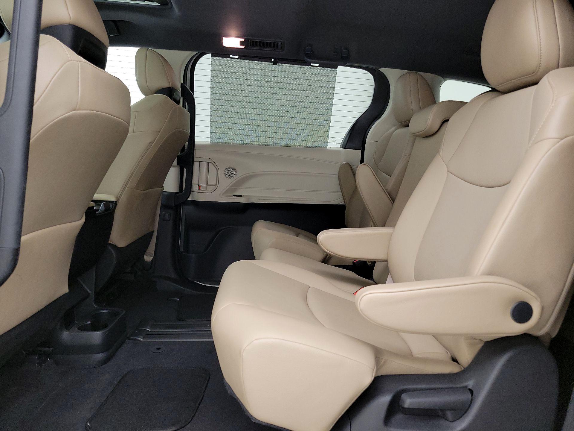 Thumbnail: 2021 Toyota Sienna - 20